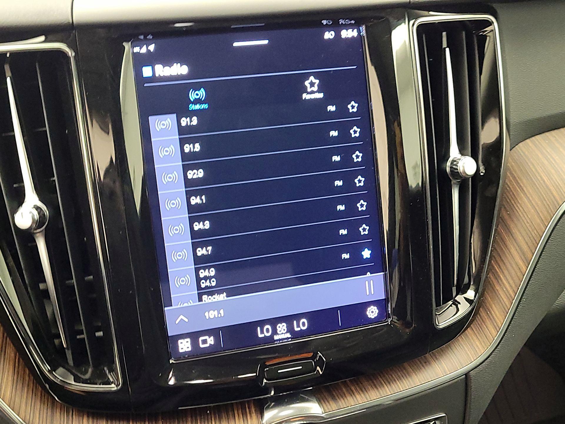 Thumbnail: 2023 Volvo XC60 - 15