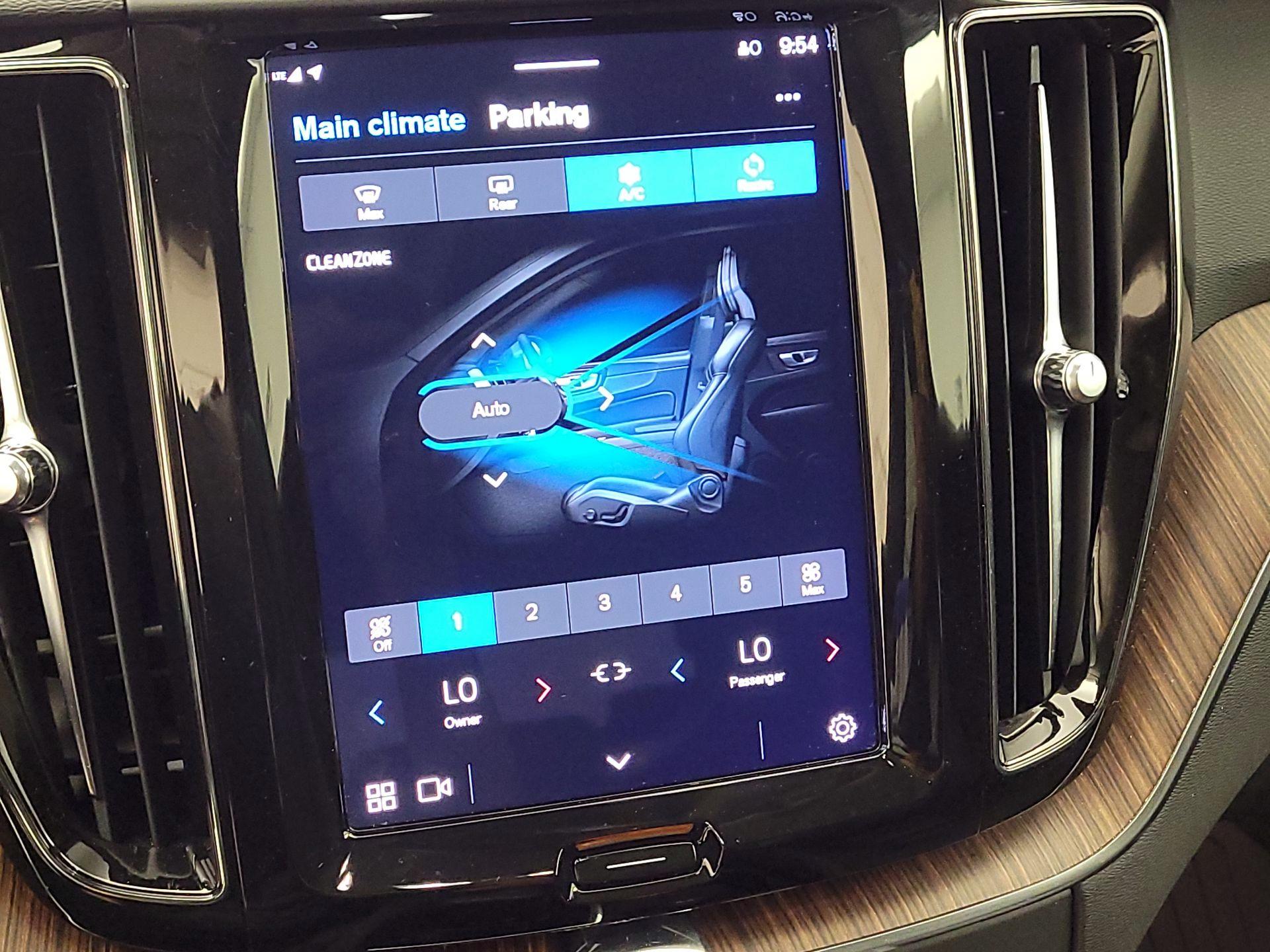 Thumbnail: 2023 Volvo XC60 - 16