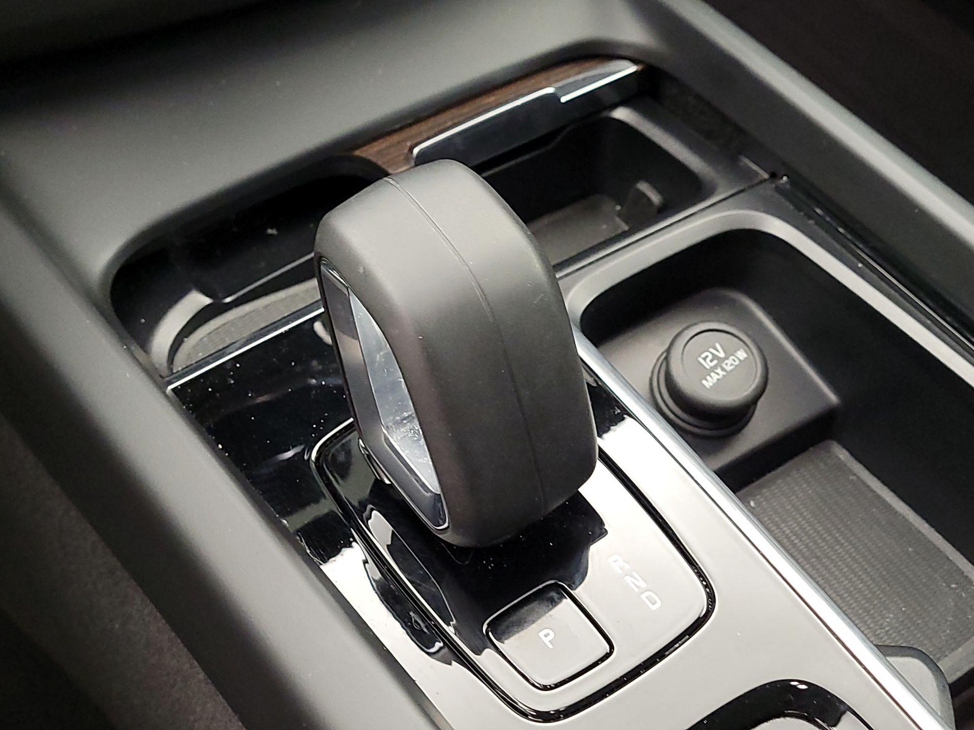 Thumbnail: 2023 Volvo XC60 - 17