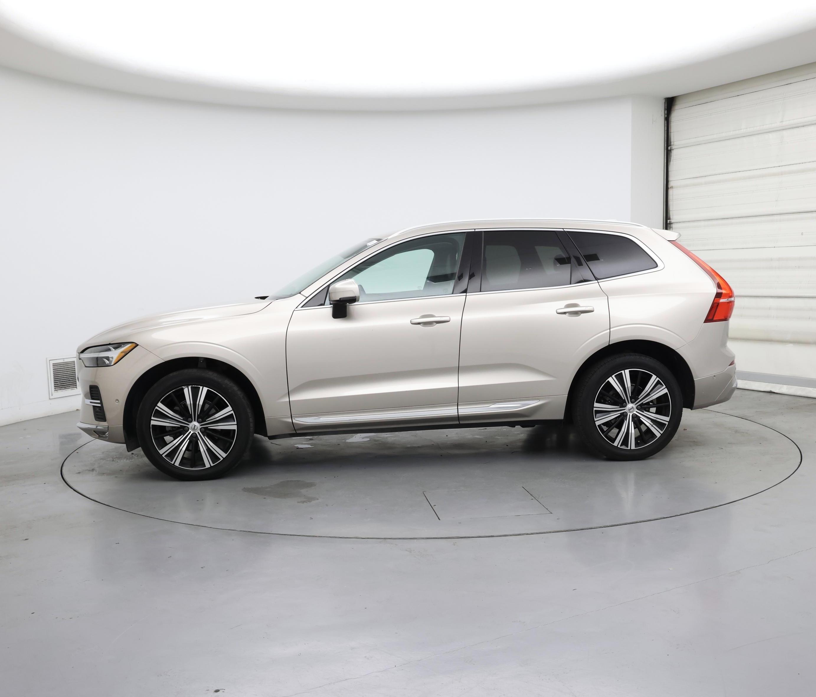 Thumbnail: 2023 Volvo XC60 - 3