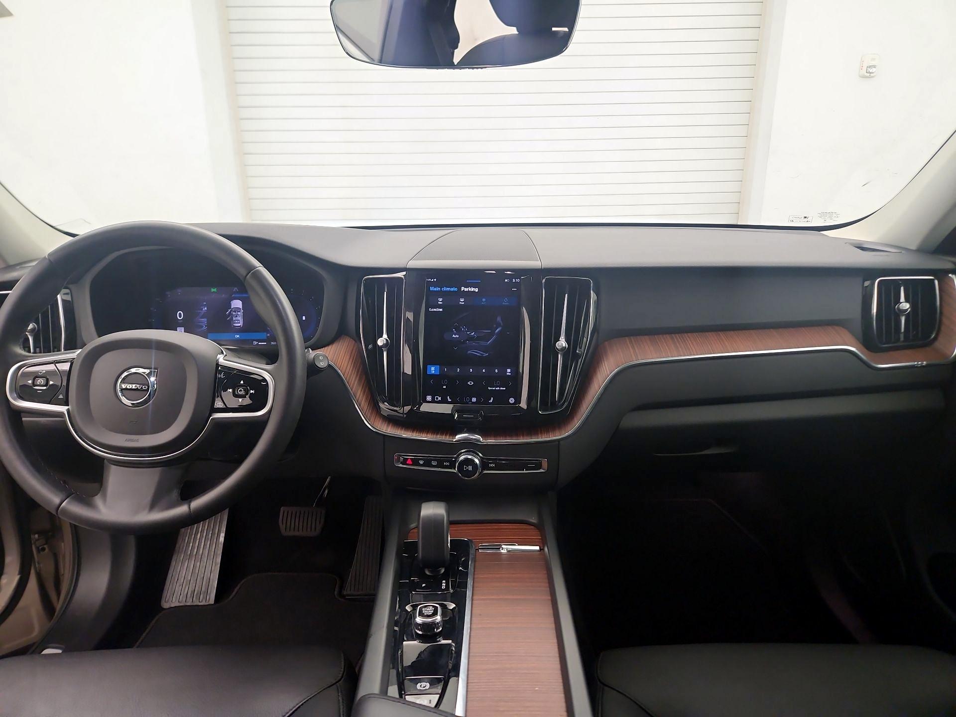 Thumbnail: 2023 Volvo XC60 - 9