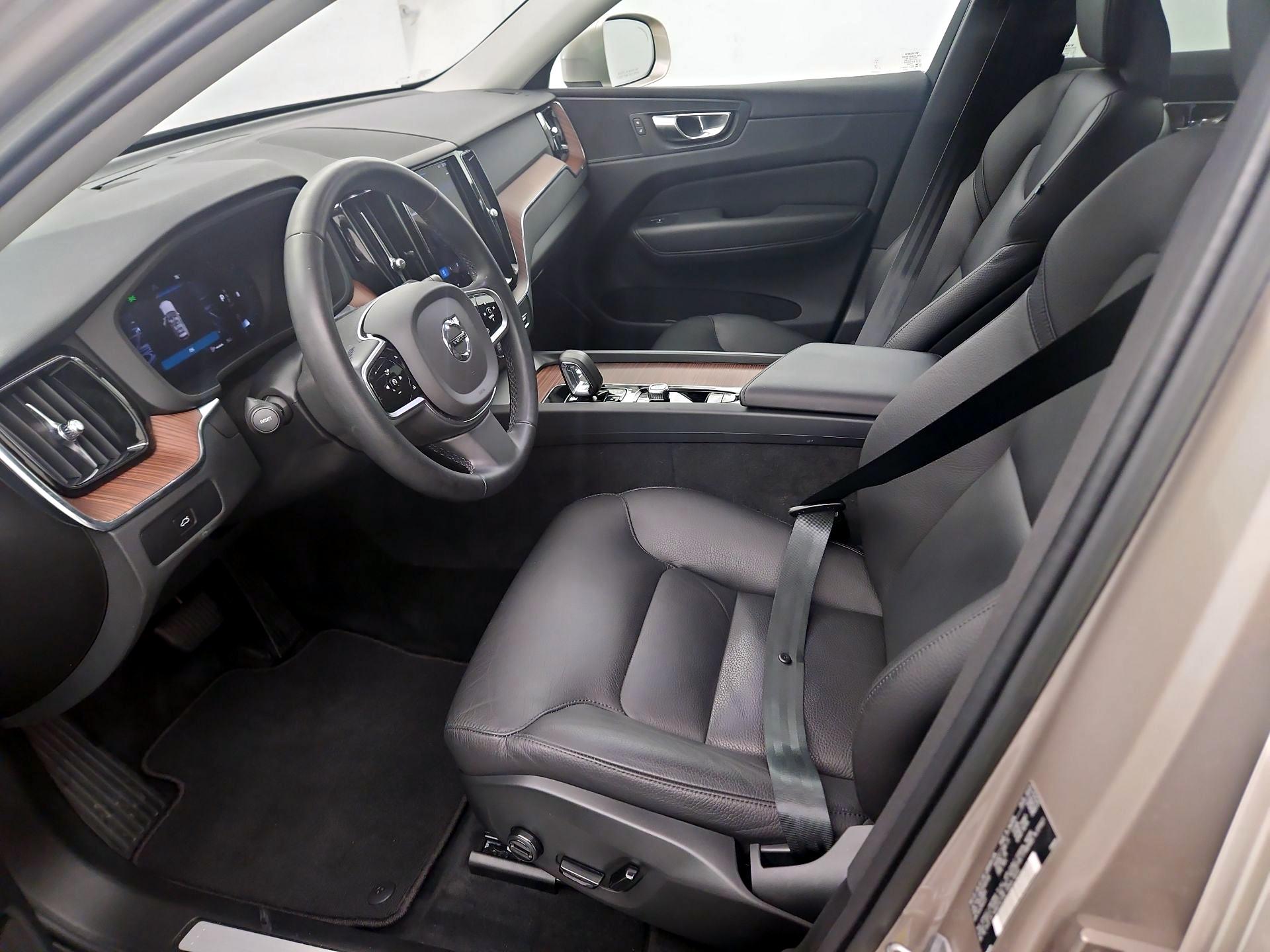Thumbnail: 2023 Volvo XC60 - 11