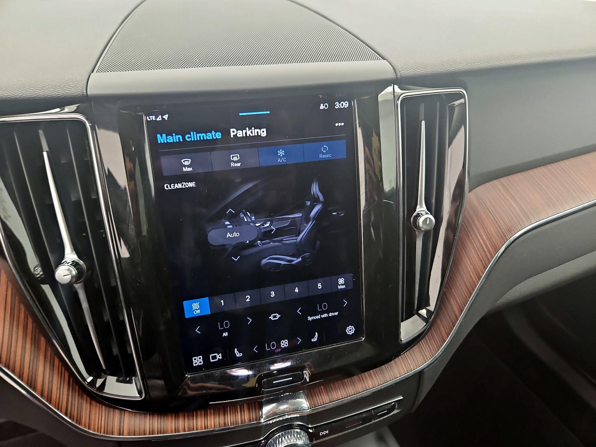 Thumbnail: 2023 Volvo XC60 - 13
