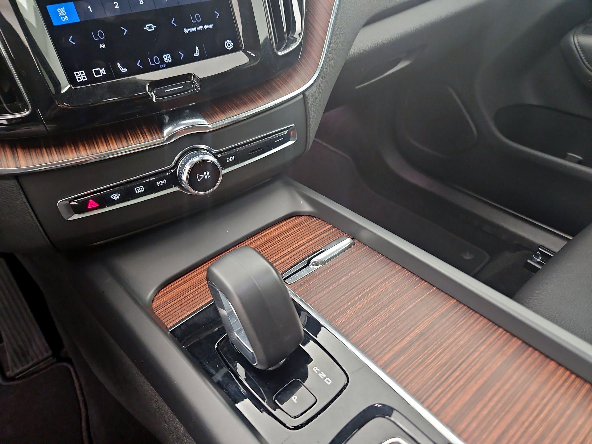 Thumbnail: 2023 Volvo XC60 - 15