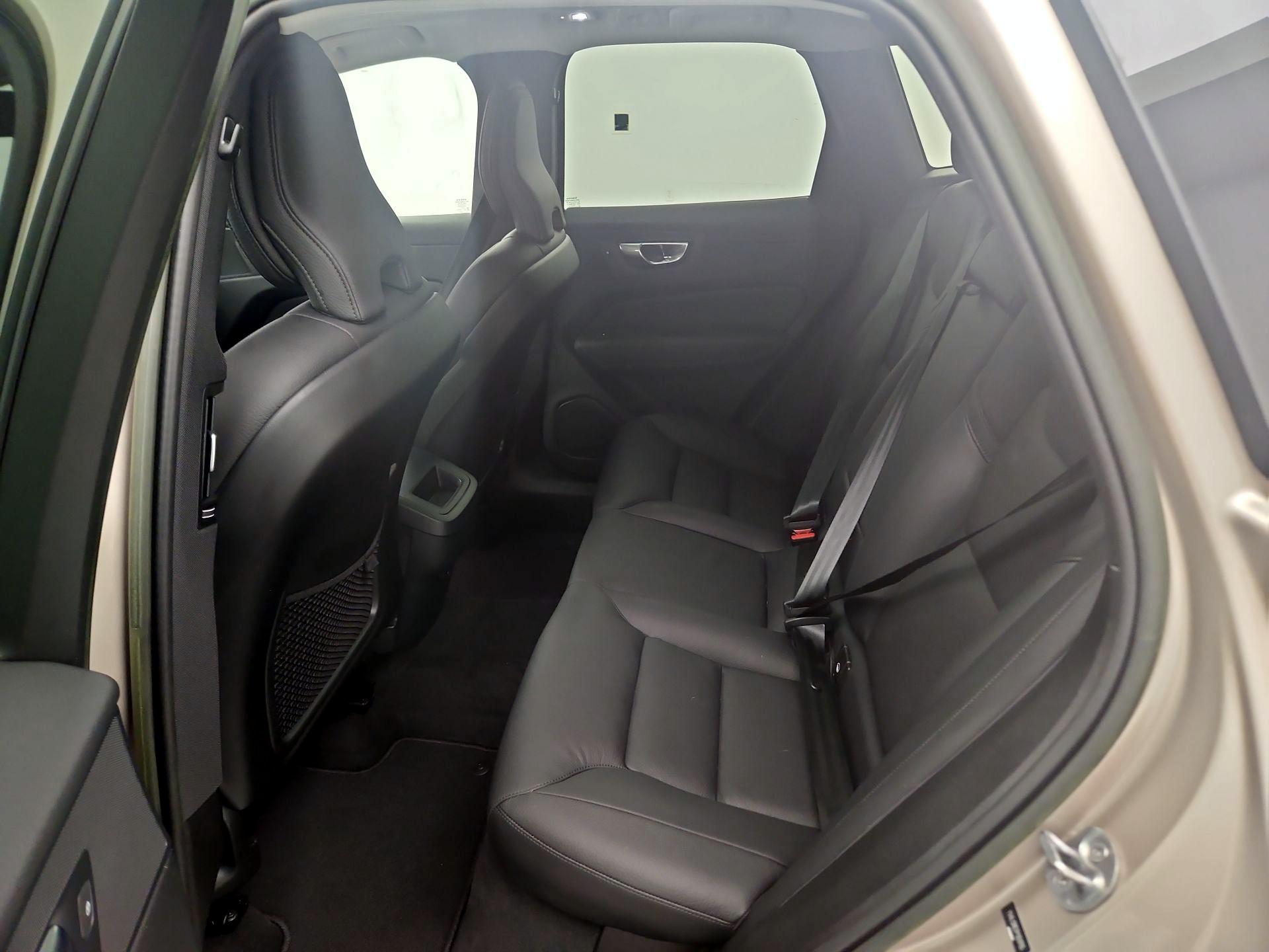 Thumbnail: 2023 Volvo XC60 - 16