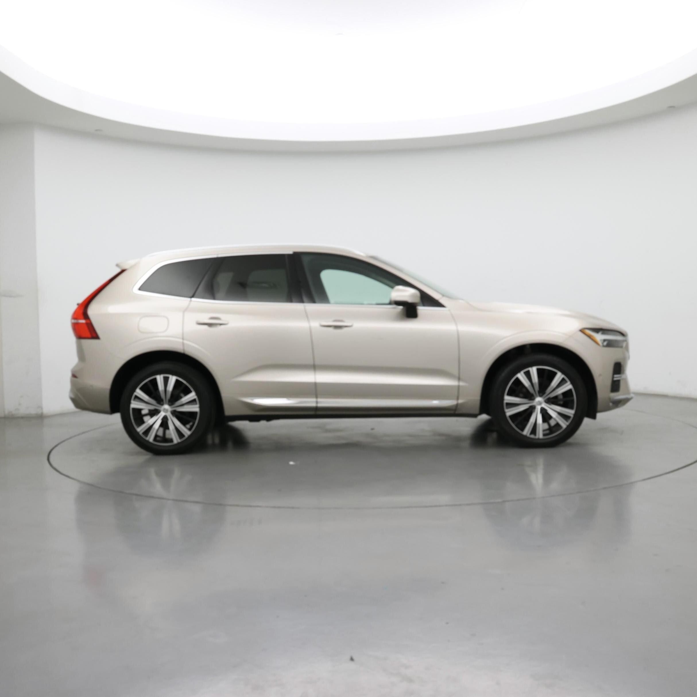 Thumbnail: 2023 Volvo XC60 - 7