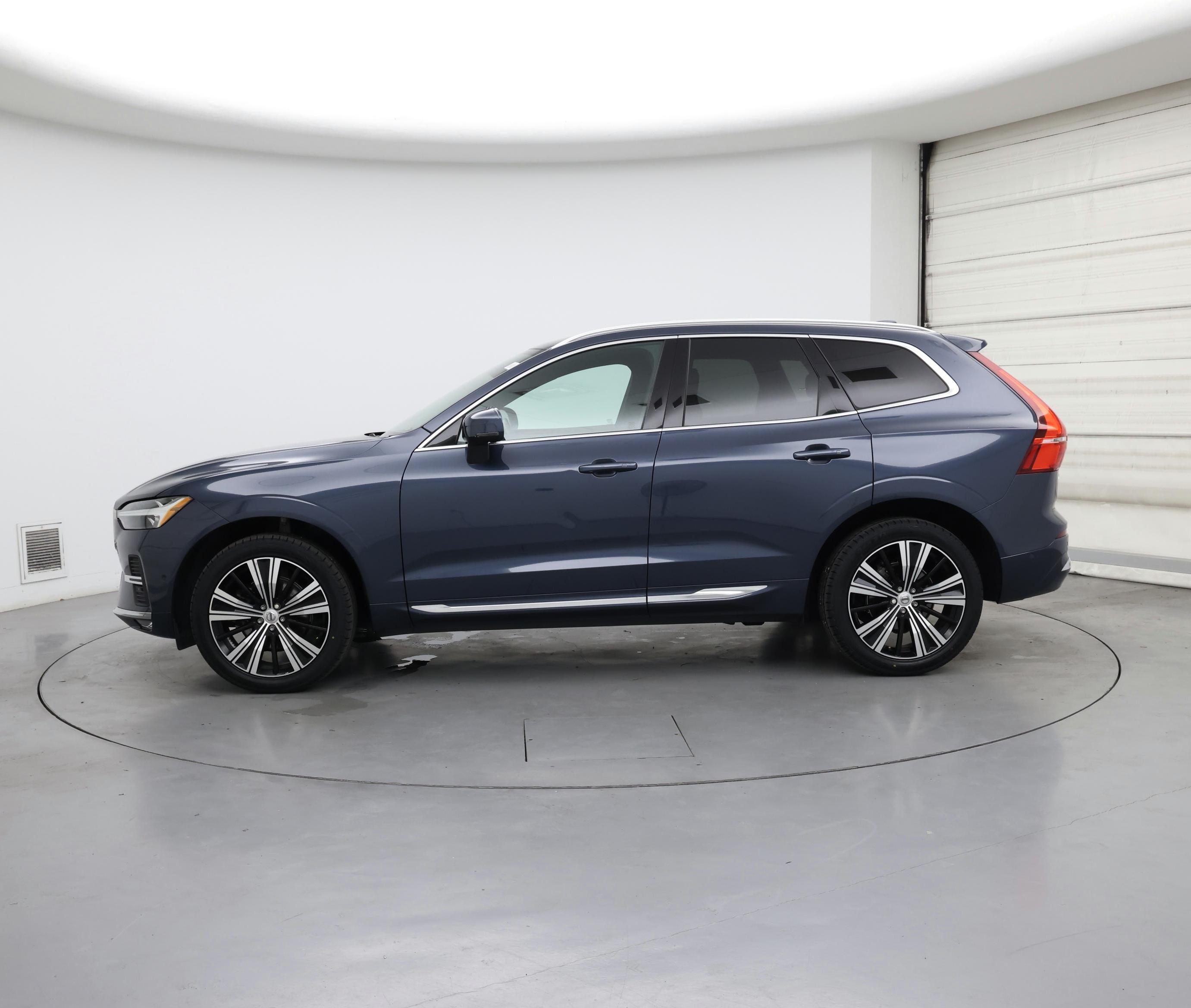 Thumbnail: 2023 Volvo XC60 - 3