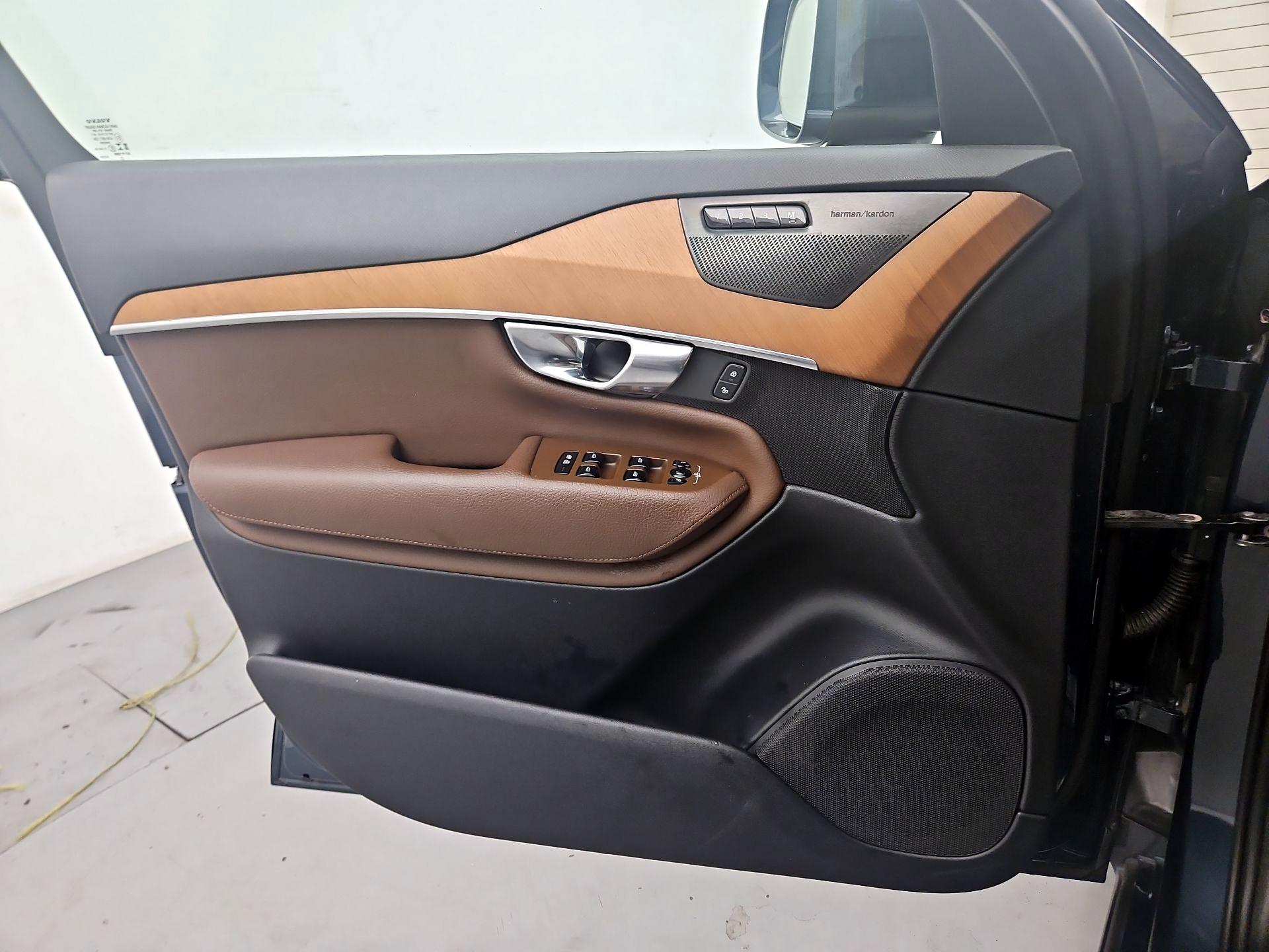 Thumbnail: 2022 Volvo XC90 - 12