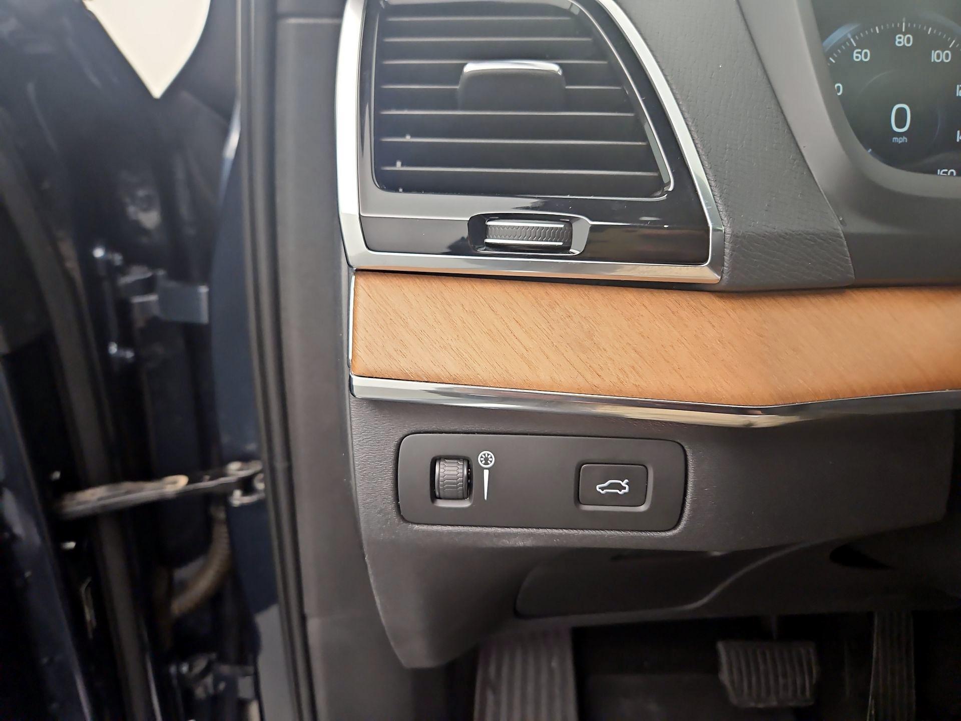 Thumbnail: 2022 Volvo XC90 - 13