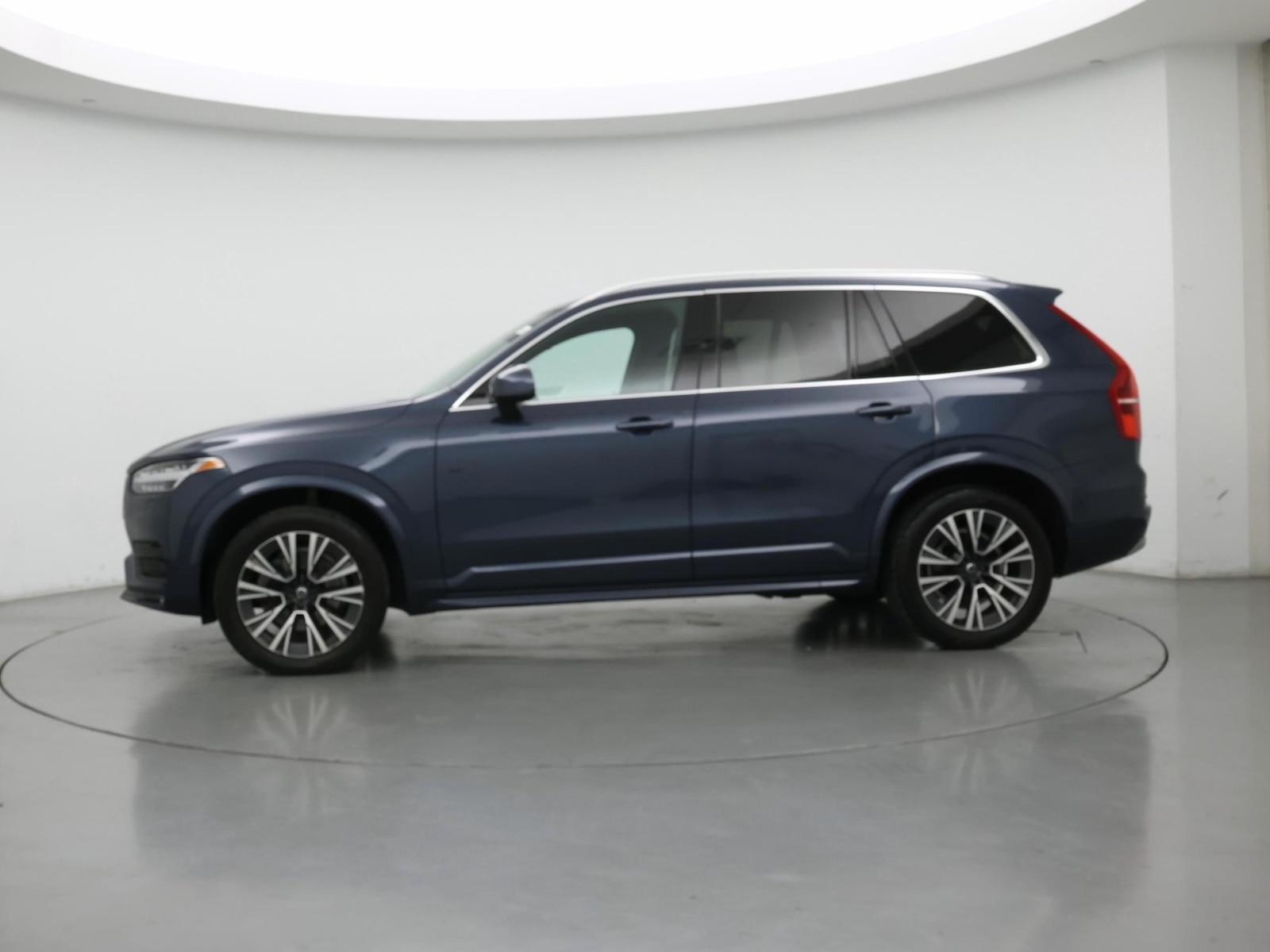 Image of 2022 Volvo XC90 T6 Momentum