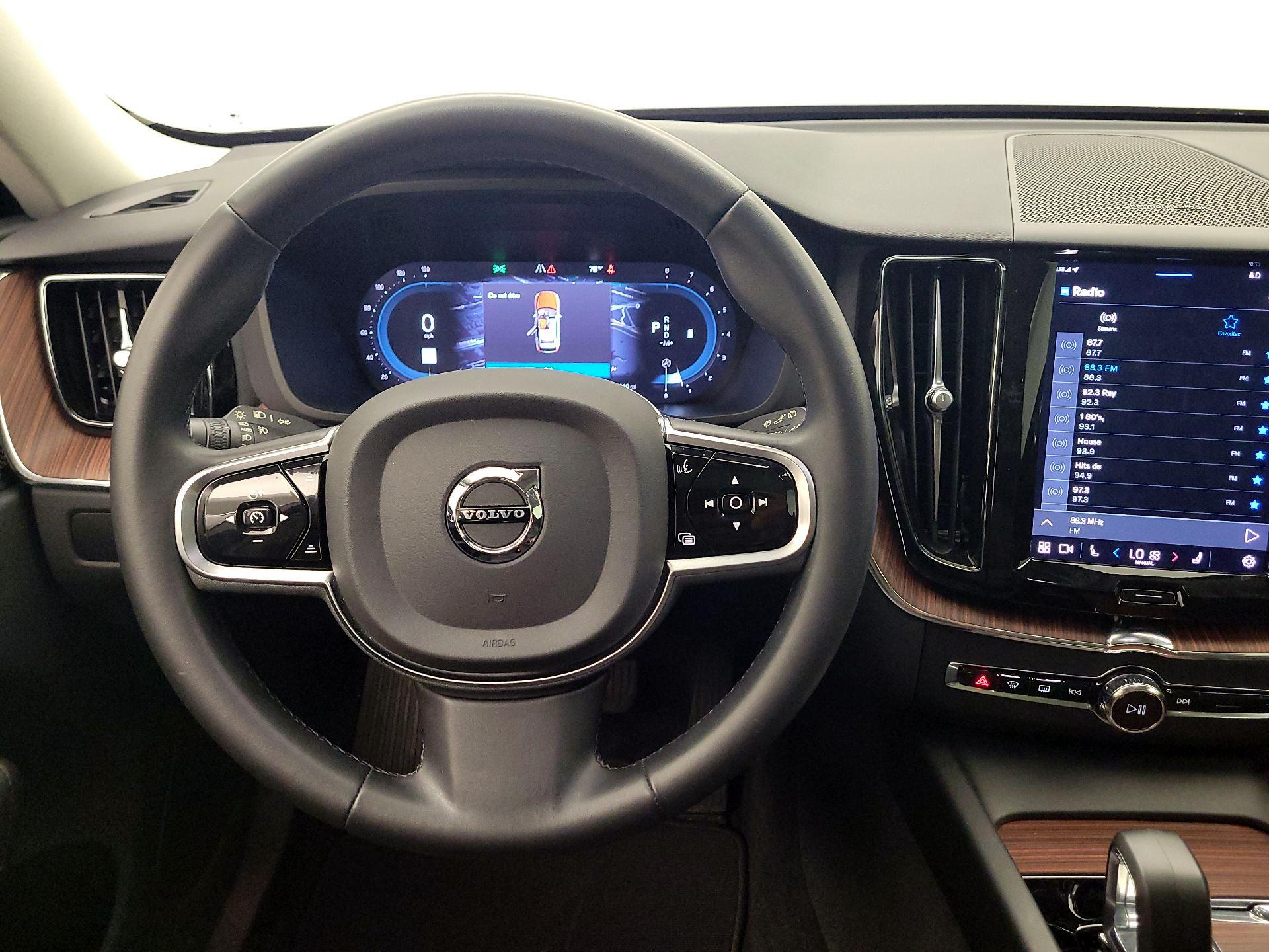Thumbnail: 2023 Volvo XC60 - 10