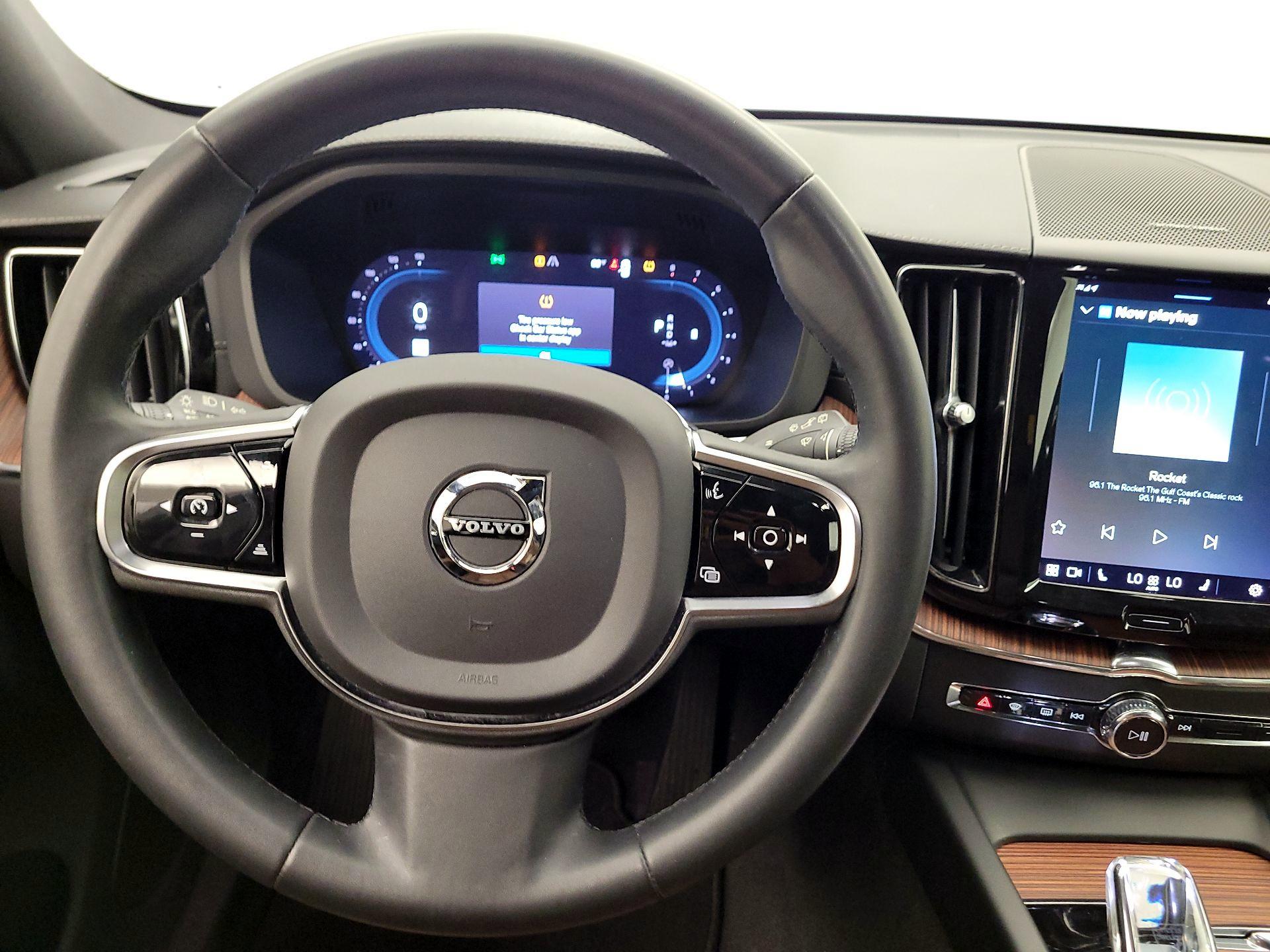 Thumbnail: 2023 Volvo XC60 - 10