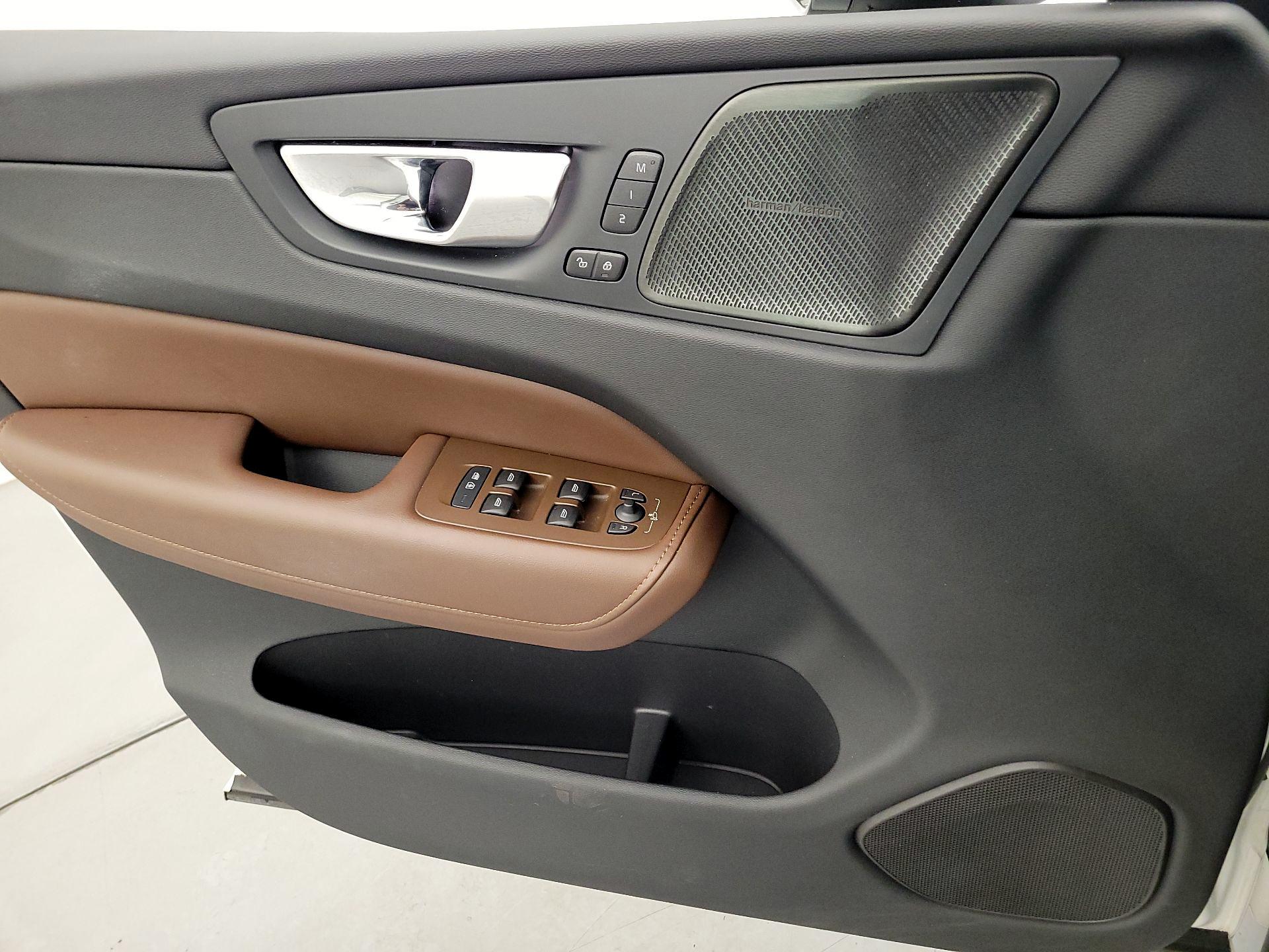 Thumbnail: 2023 Volvo XC60 - 12