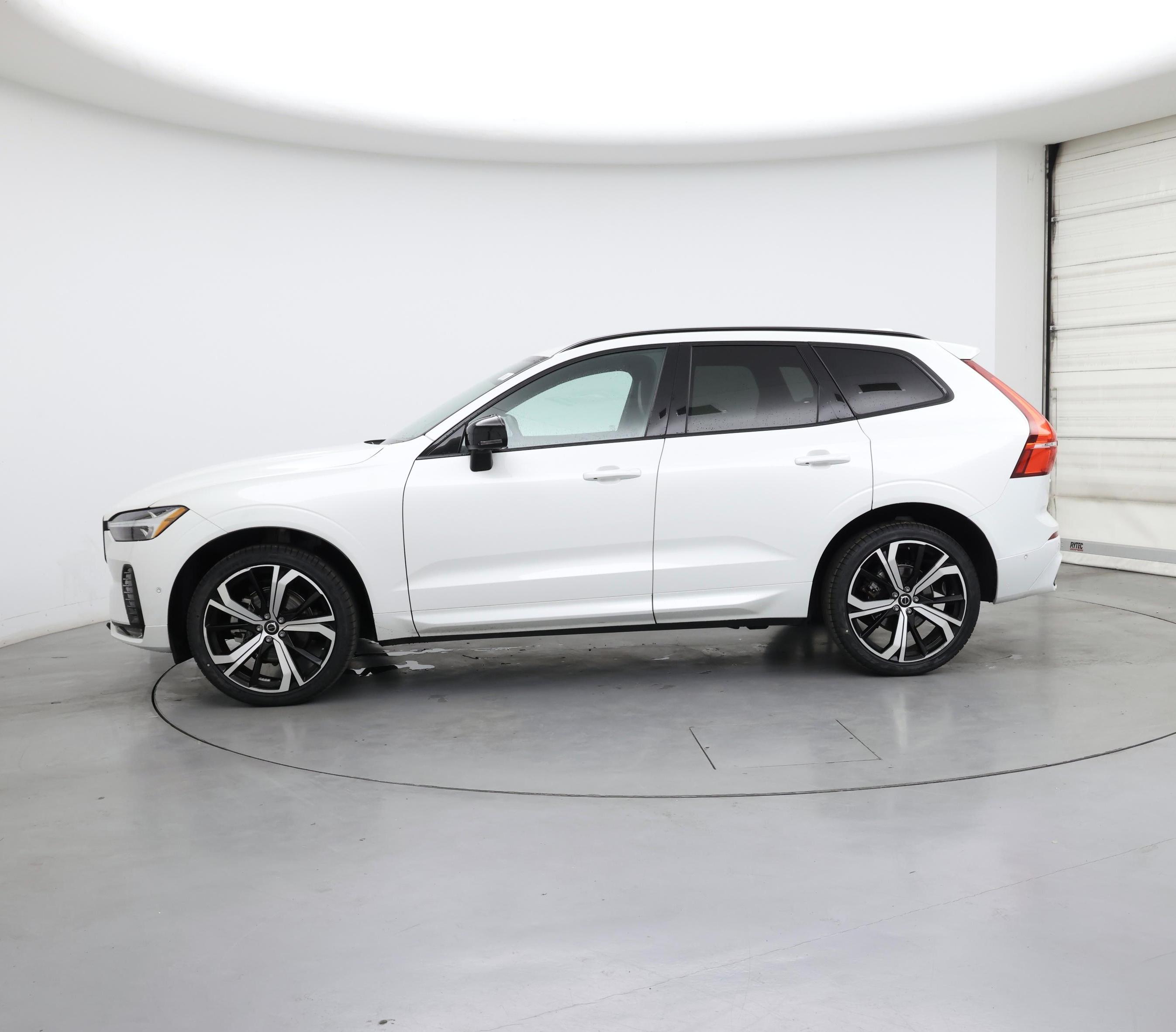 Thumbnail: 2023 Volvo XC60 - 3