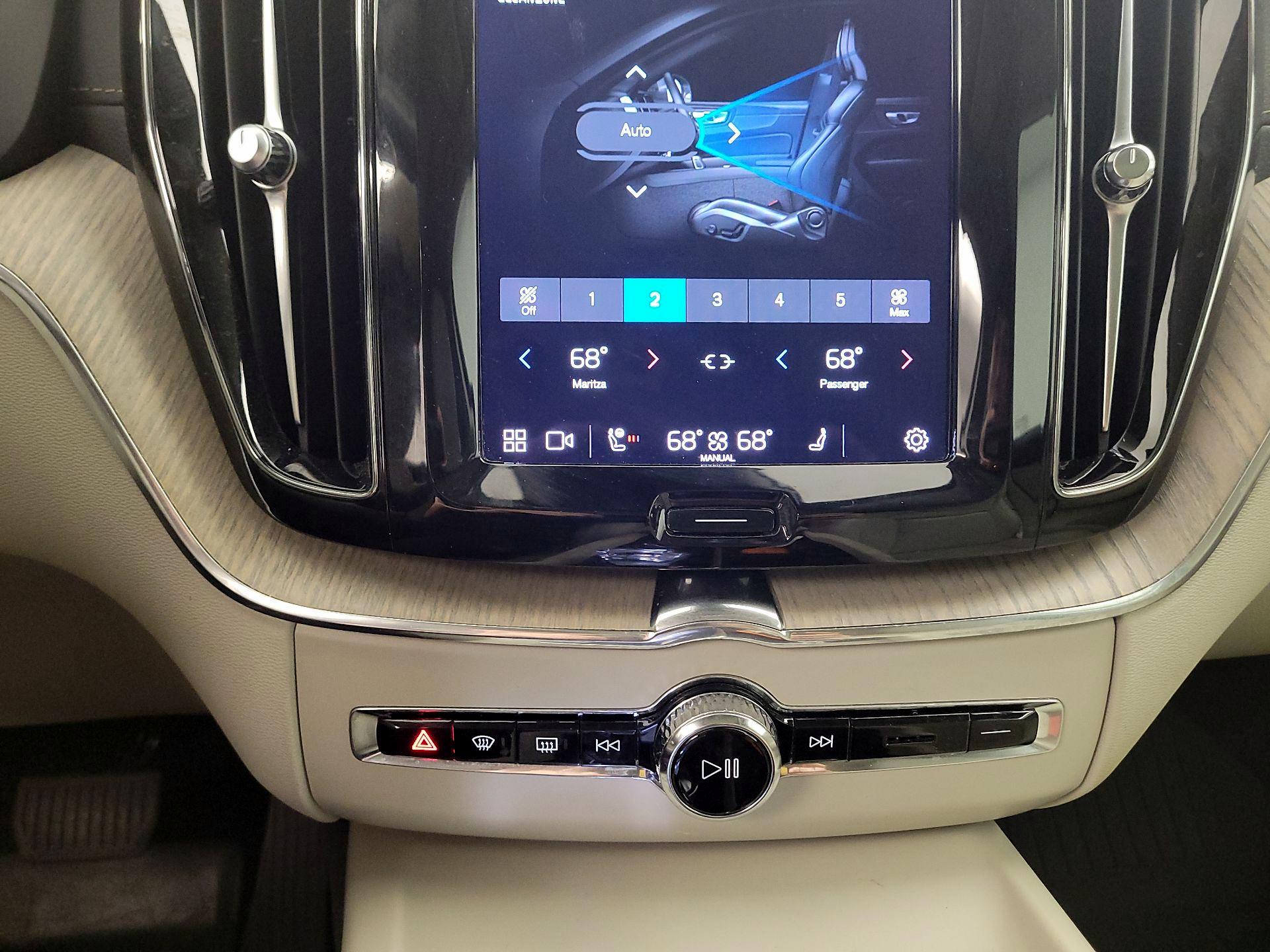 Thumbnail: 2023 Volvo XC60 - 16