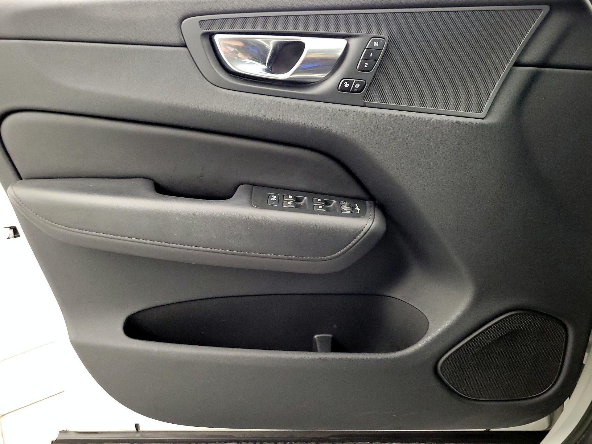 Thumbnail: 2023 Volvo XC60 - 12