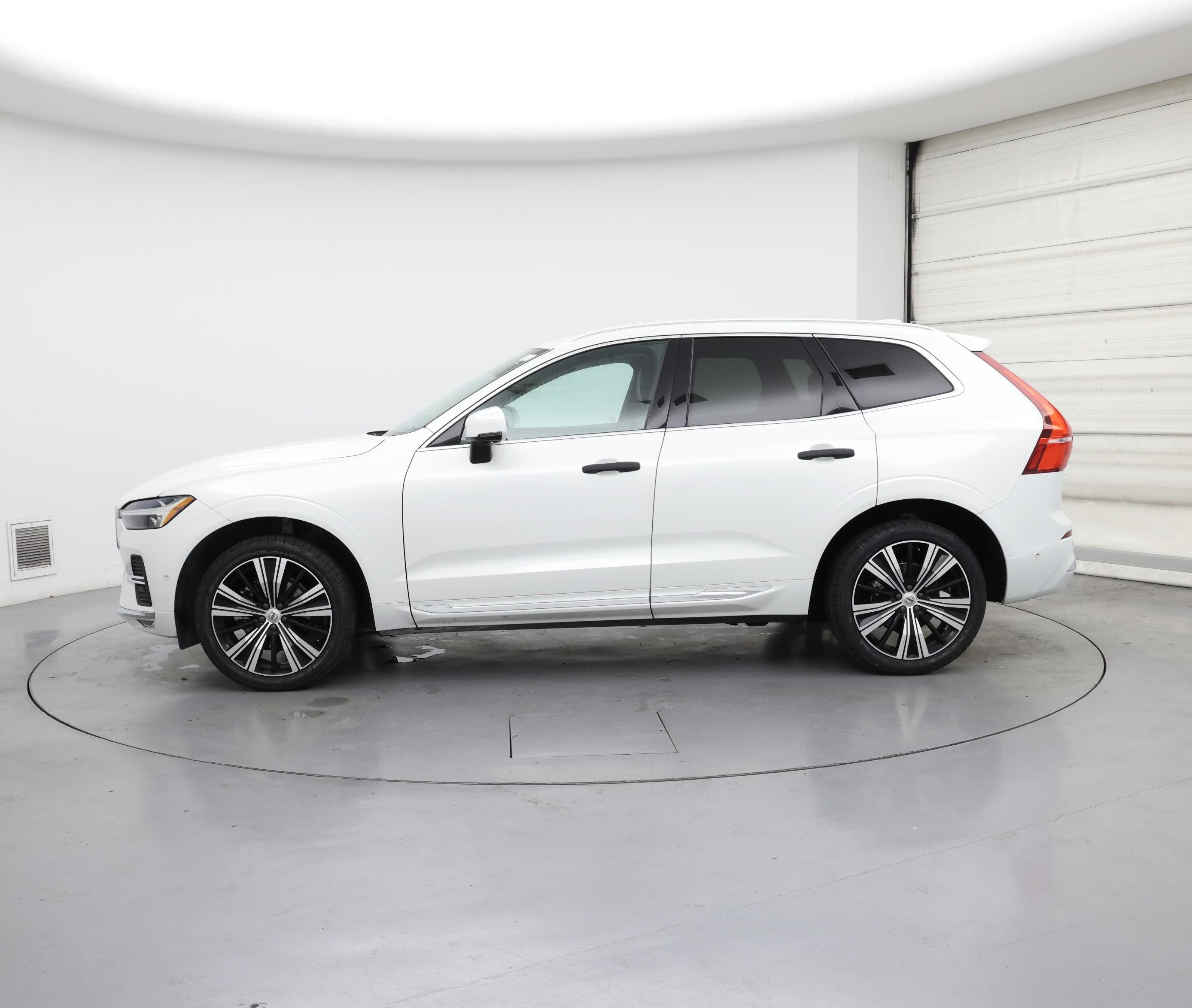 Thumbnail: 2023 Volvo XC60 - 3