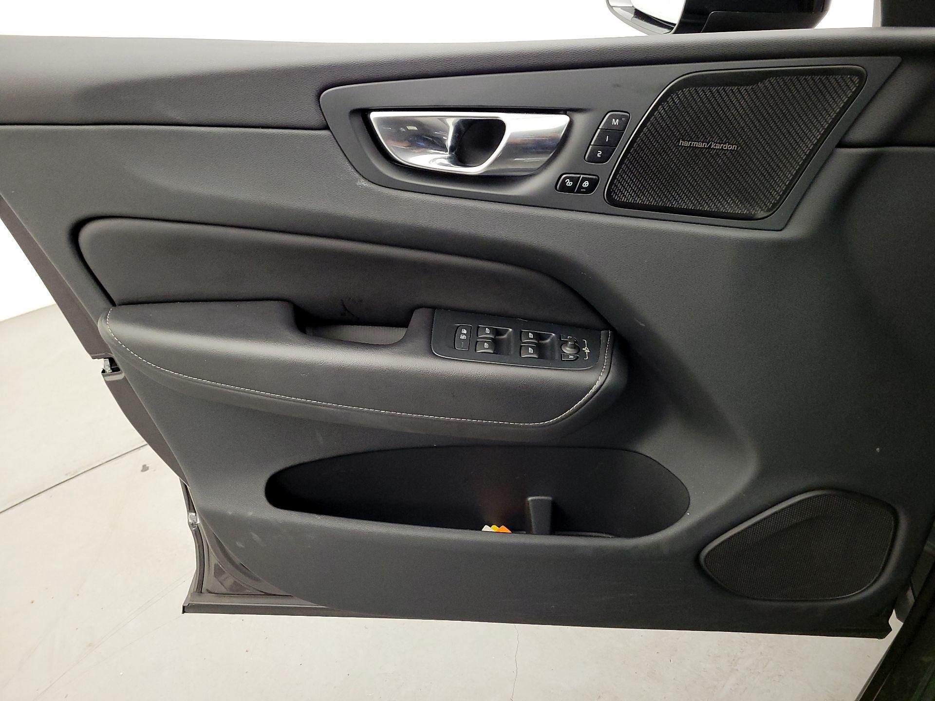 Thumbnail: 2023 Volvo XC60 - 12