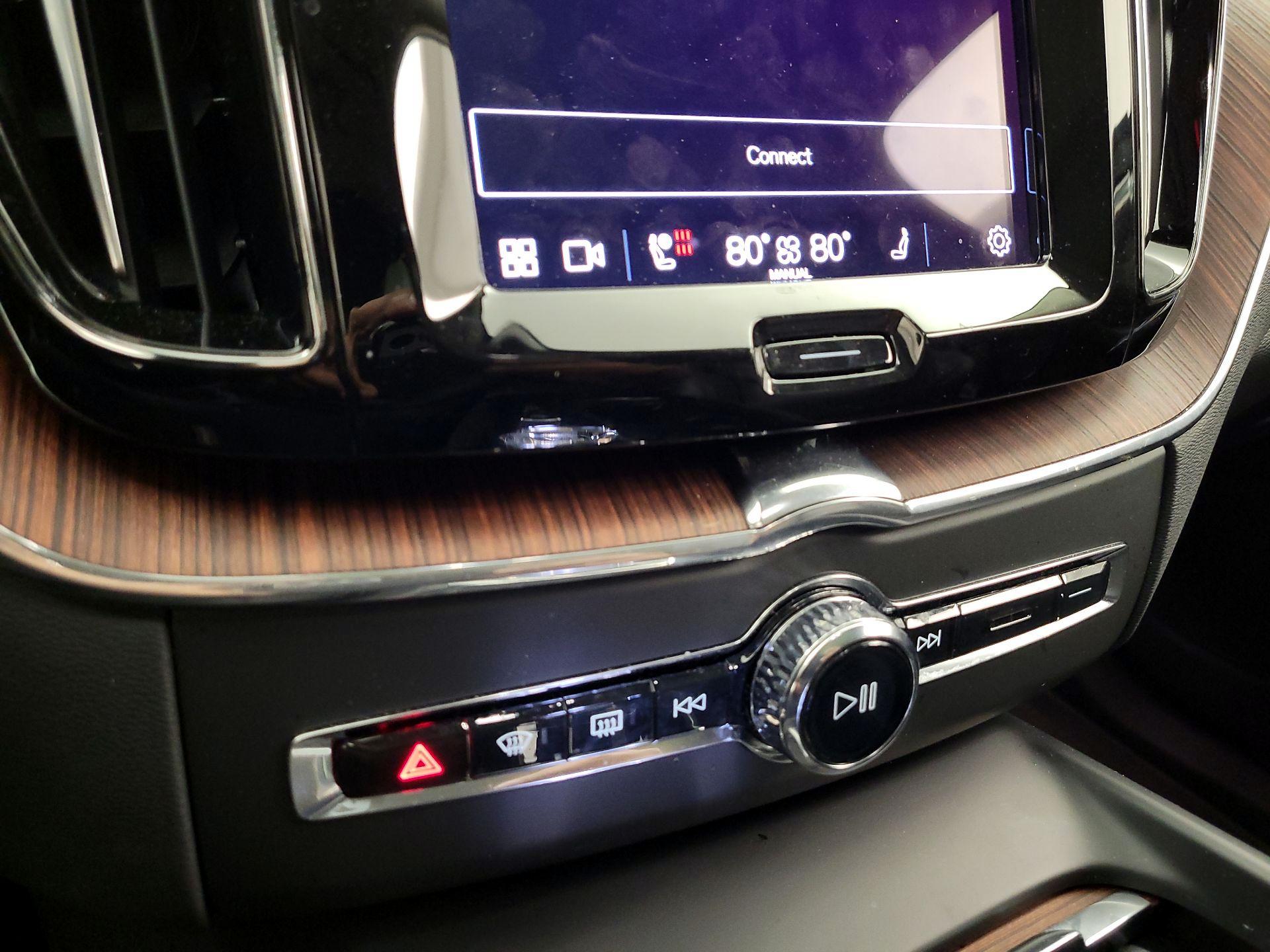 Thumbnail: 2023 Volvo XC60 - 15