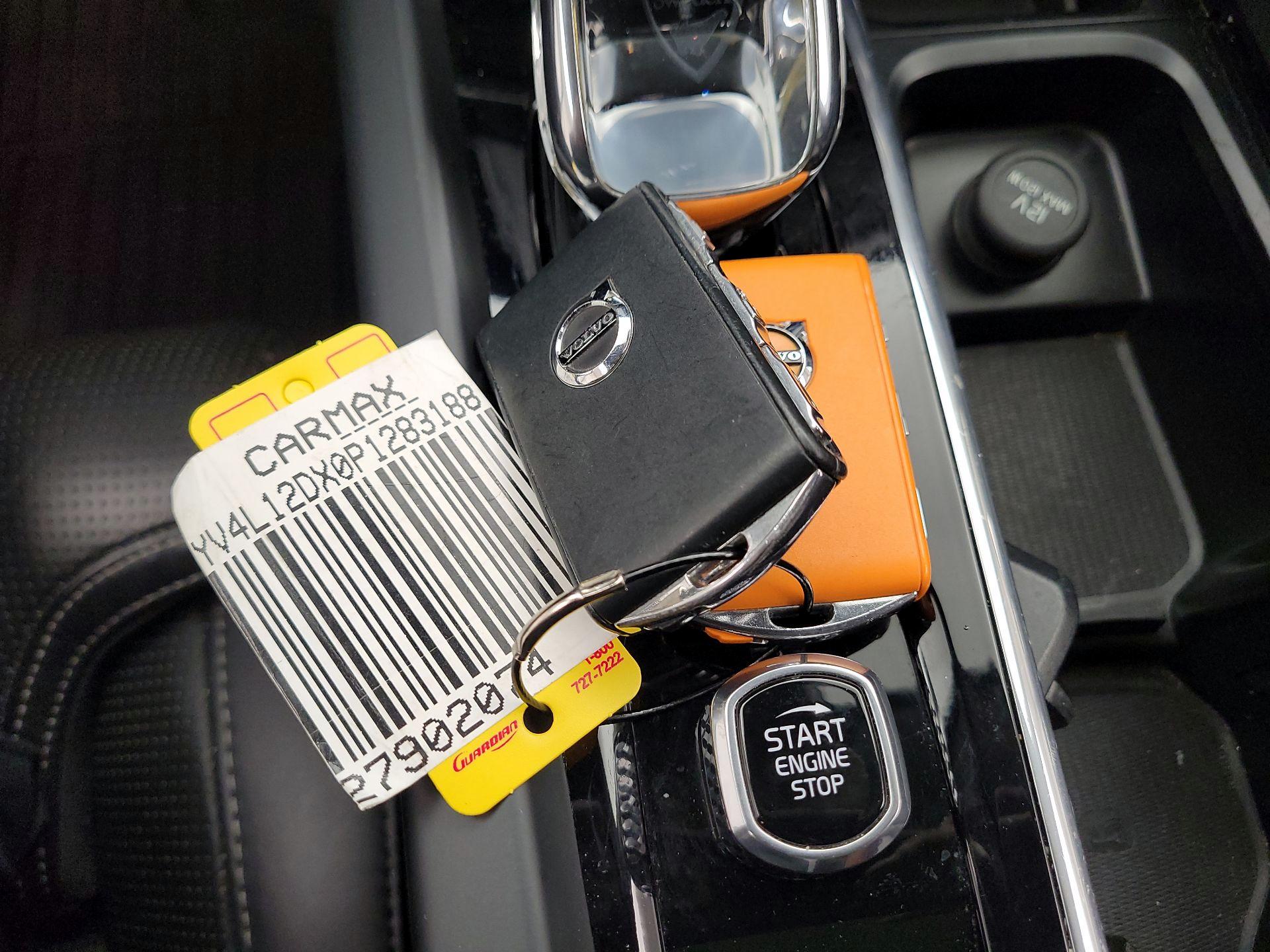 Thumbnail: 2023 Volvo XC60 - 20