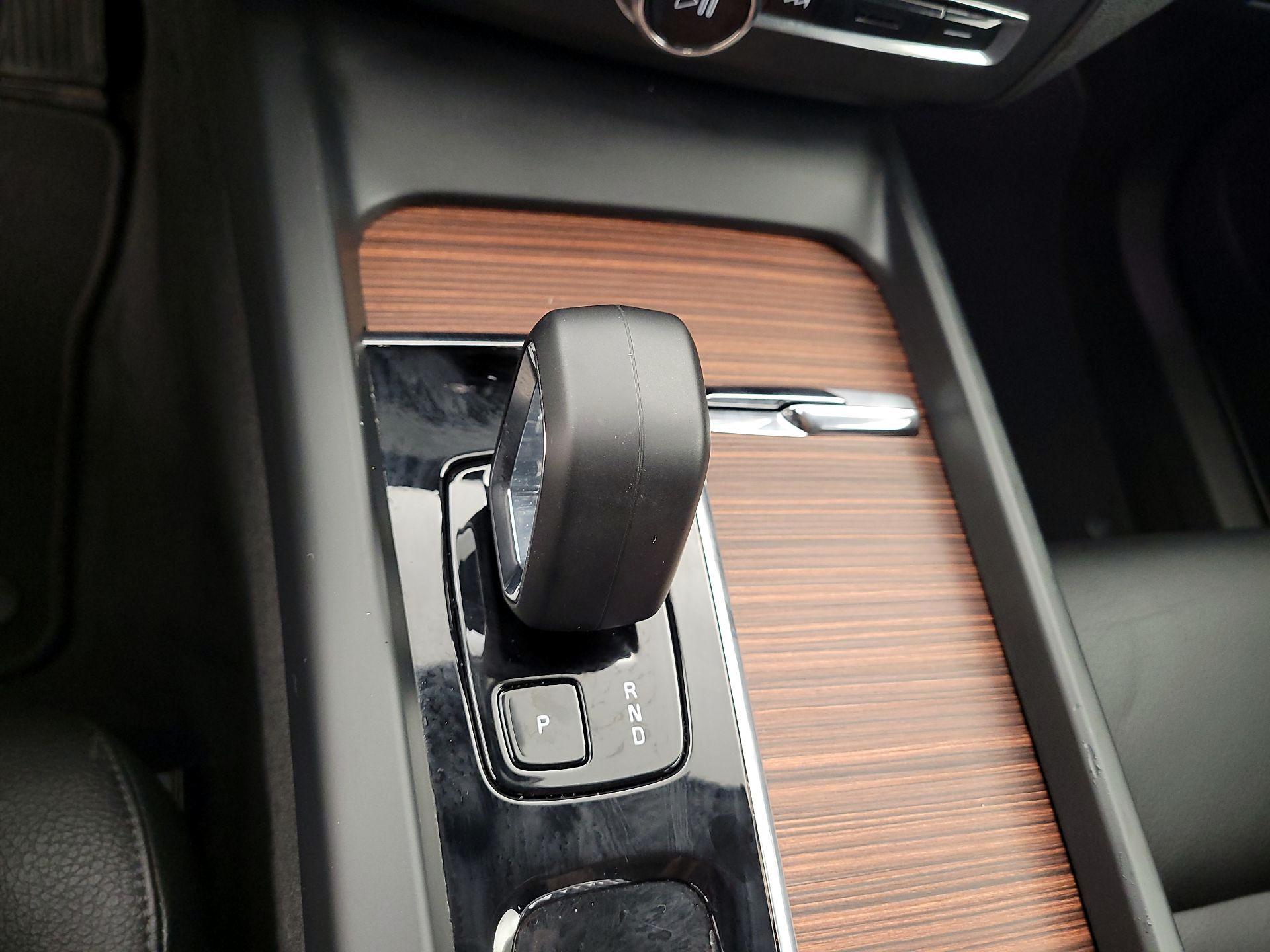 Thumbnail: 2023 Volvo XC60 - 15