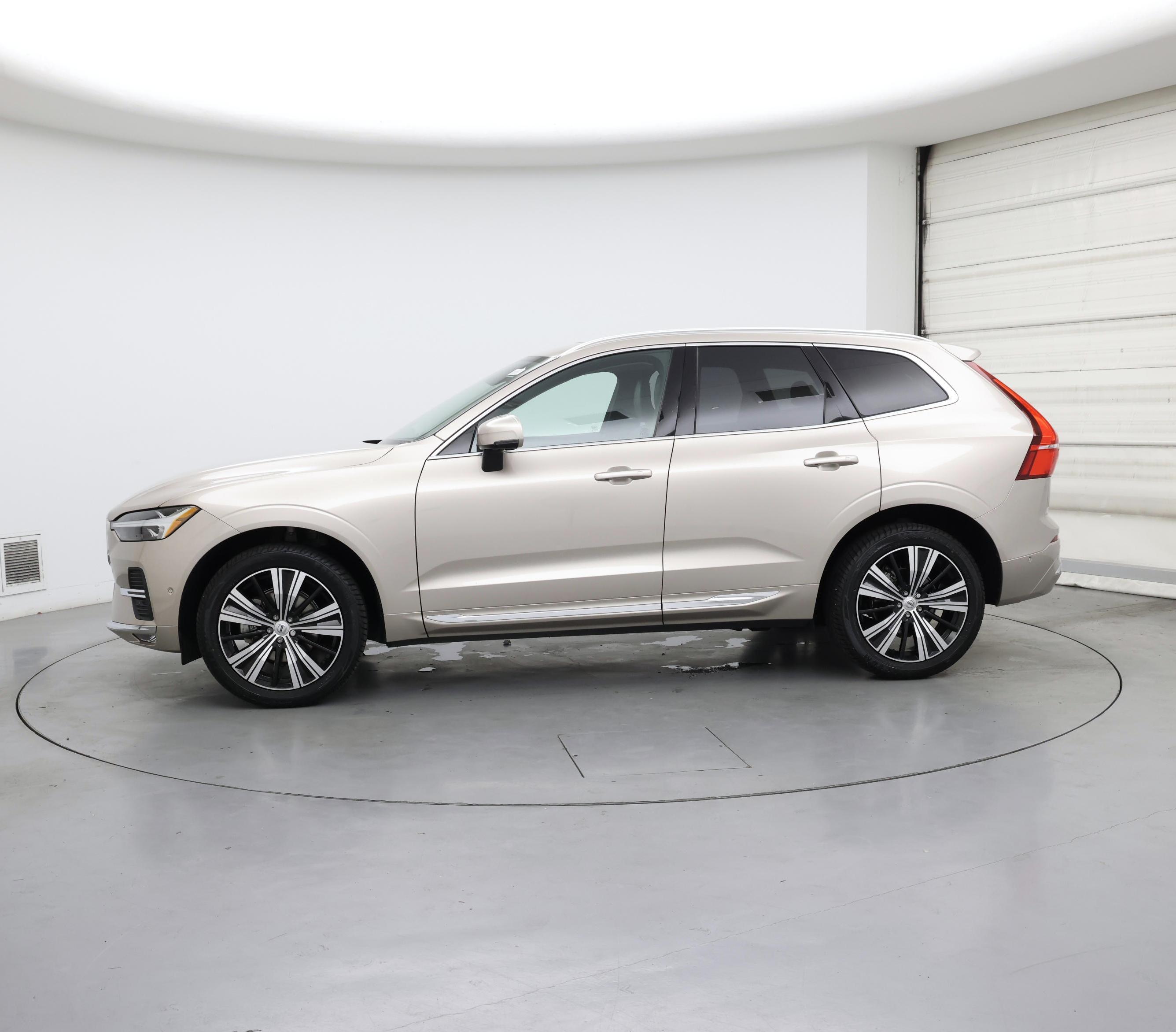 Thumbnail: 2023 Volvo XC60 - 3