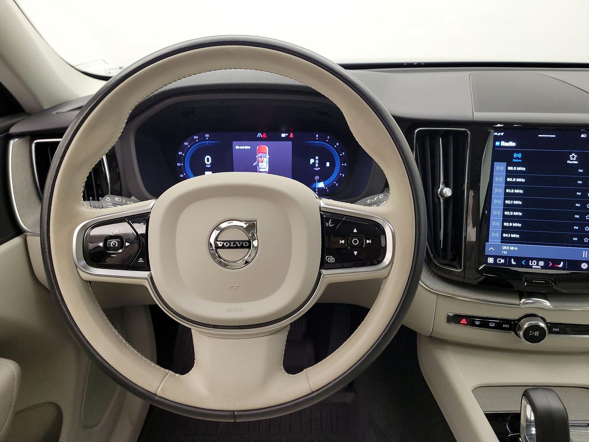 Thumbnail: 2023 Volvo XC60 - 10