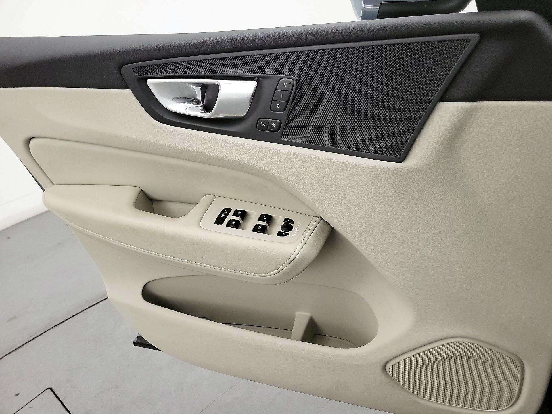 Thumbnail: 2023 Volvo XC60 - 12