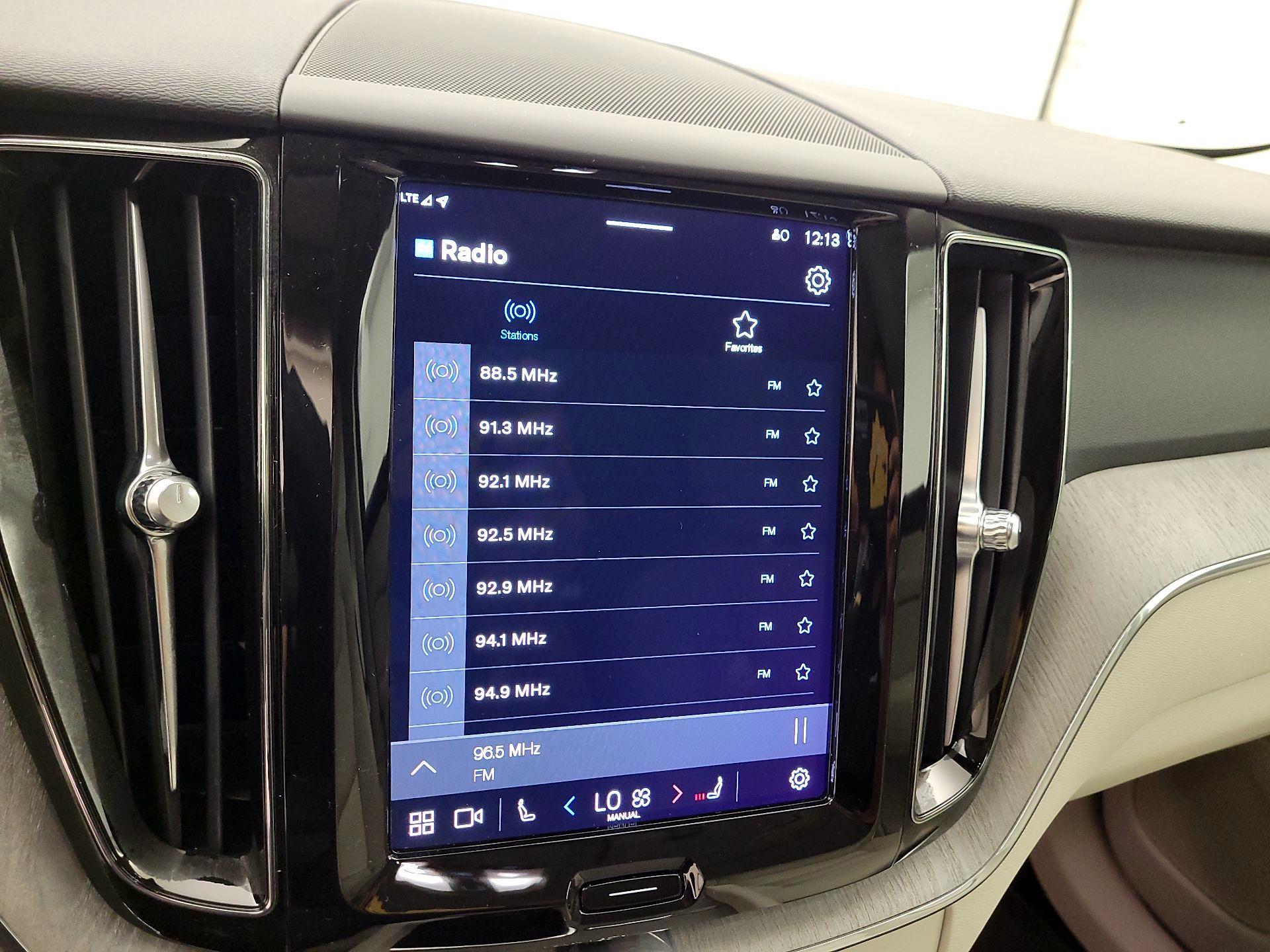 Thumbnail: 2023 Volvo XC60 - 13