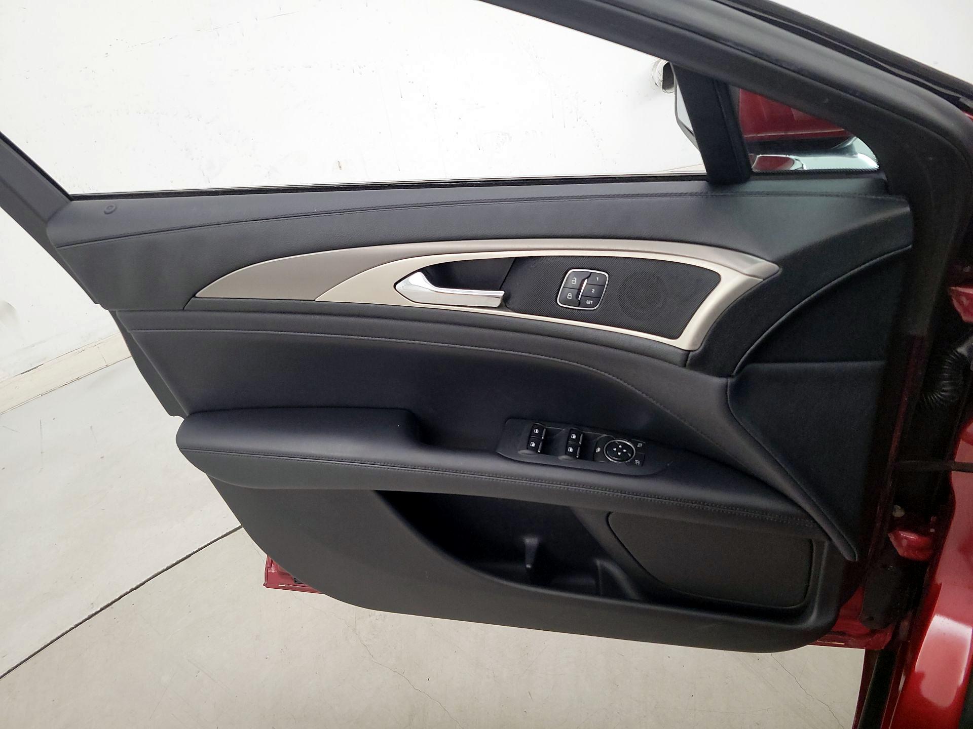 Thumbnail: 2018 Lincoln MKZ - 12