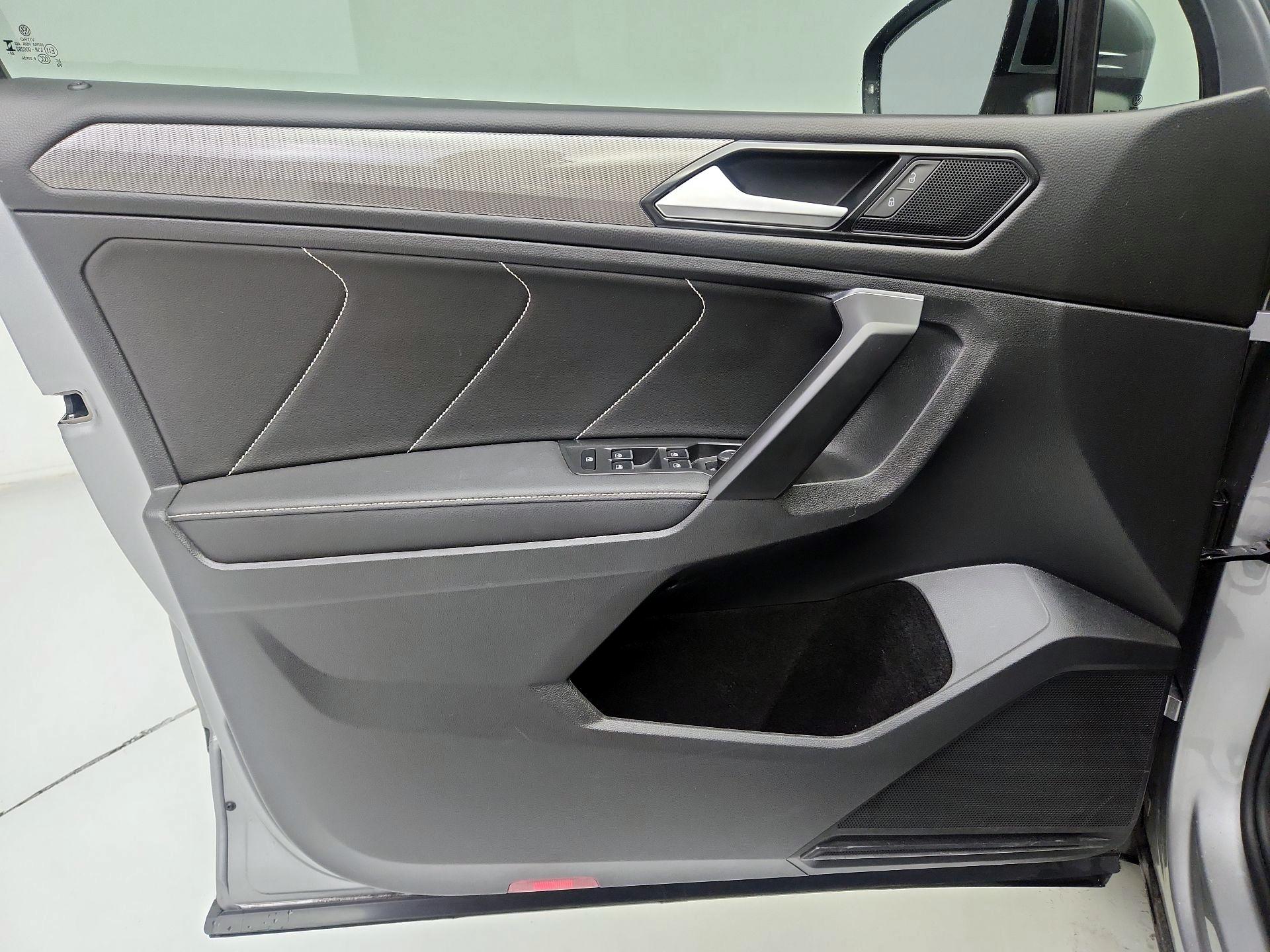 Thumbnail: 2023 Volkswagen Tiguan - 12