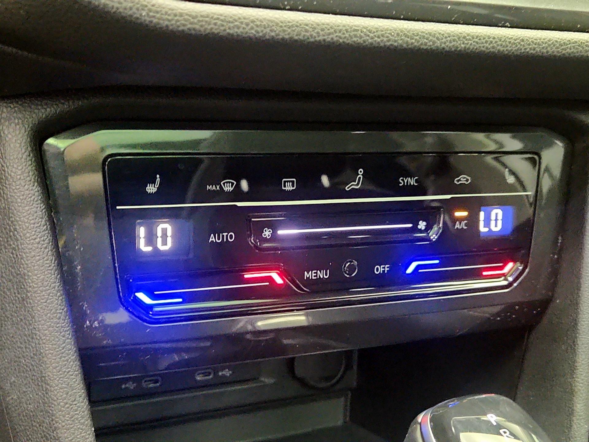 Thumbnail: 2023 Volkswagen Tiguan - 16