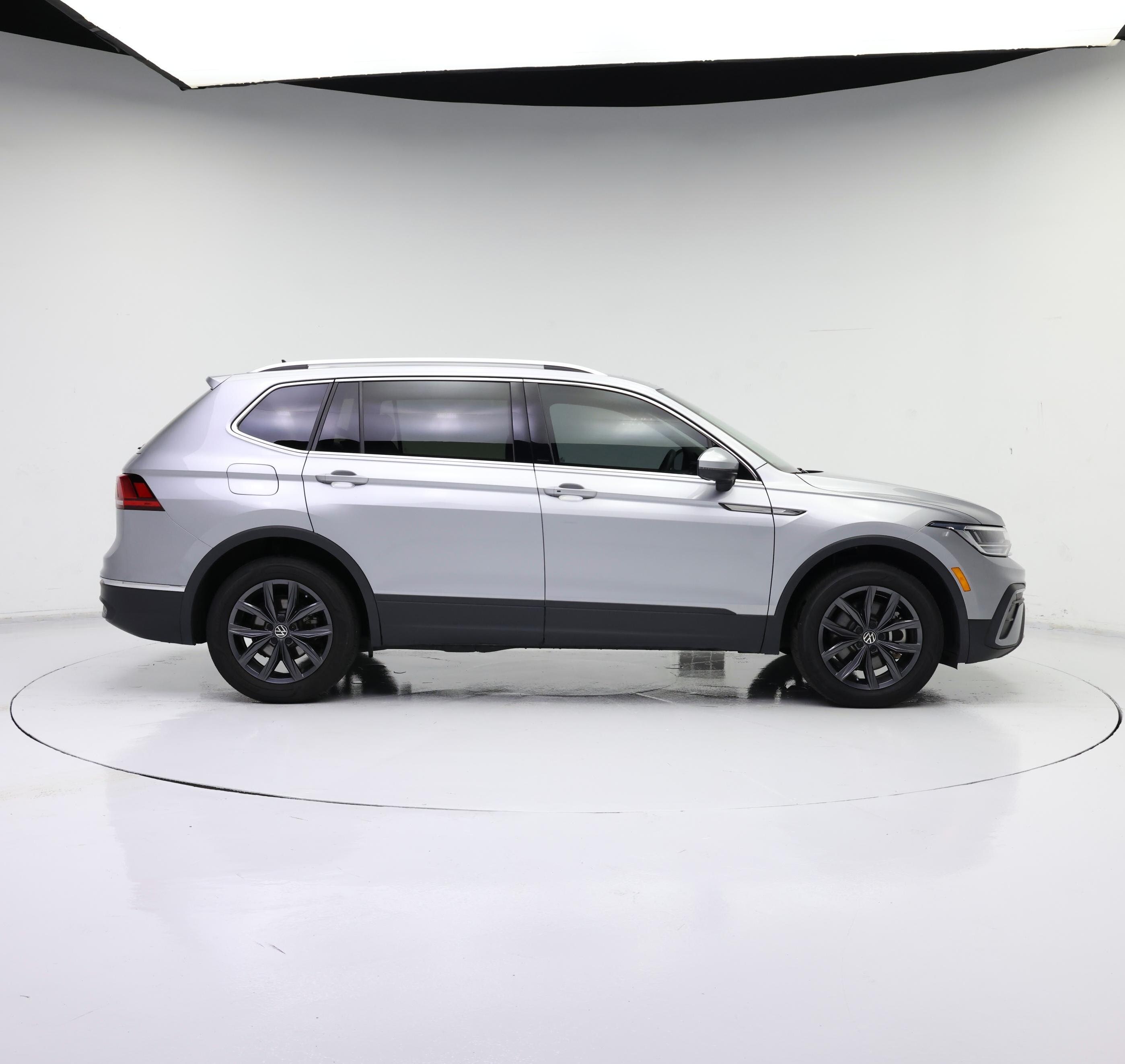 Thumbnail: 2023 Volkswagen Tiguan - 7