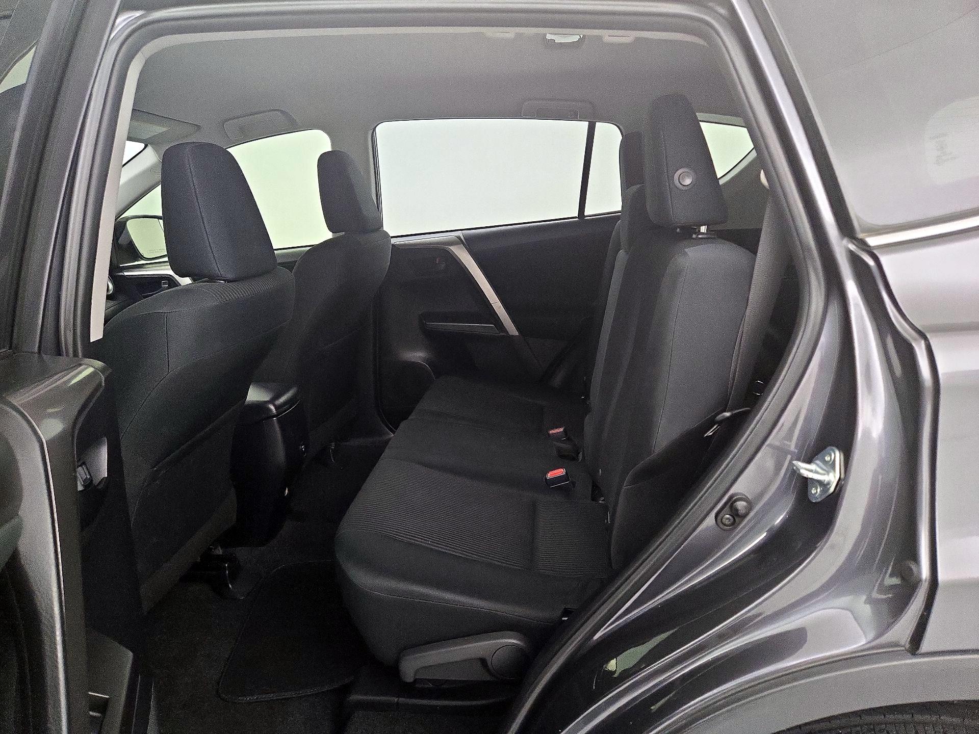 Thumbnail: 2018 Toyota RAV4 - 19