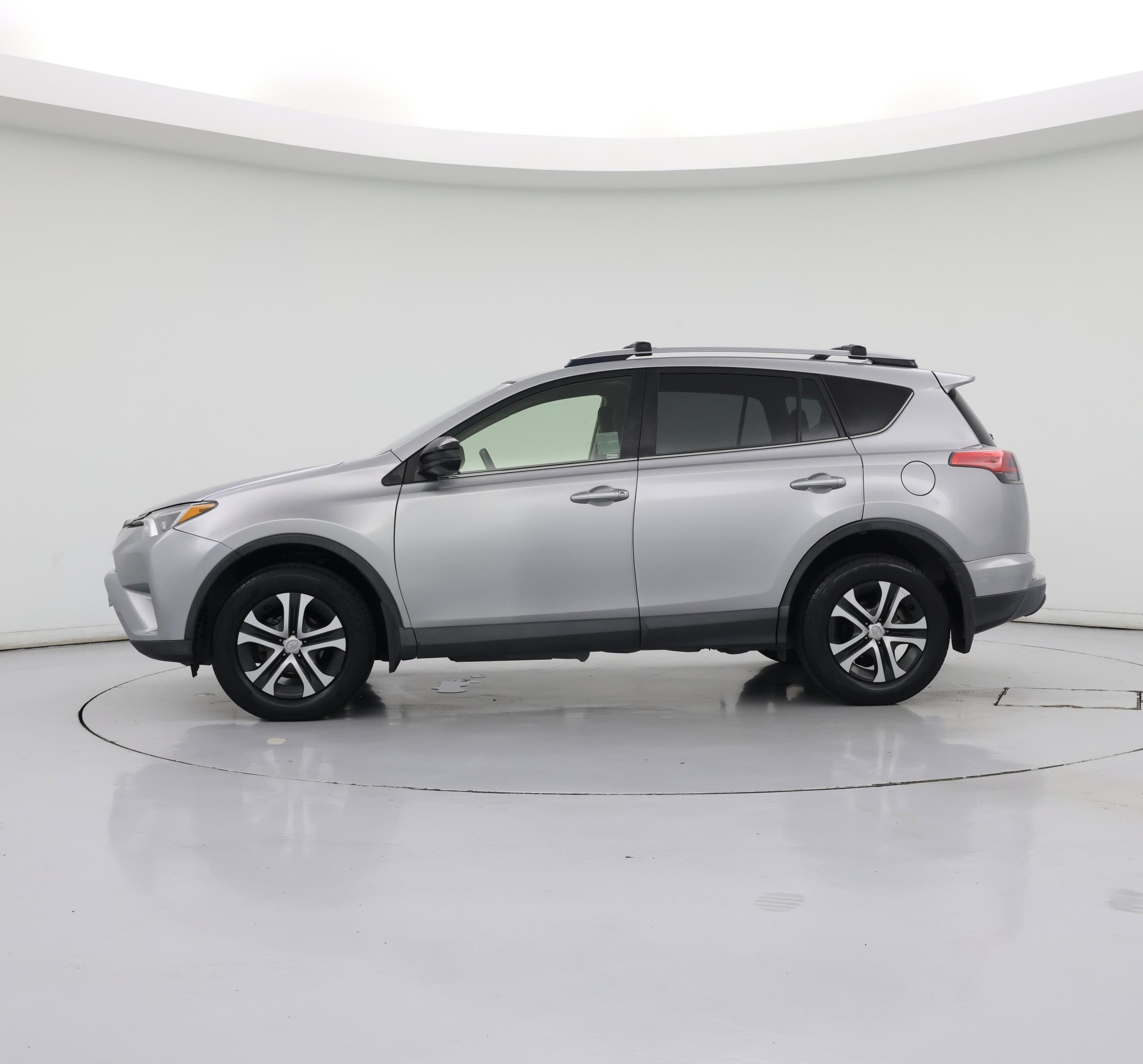 Thumbnail: 2018 Toyota RAV4 - 3