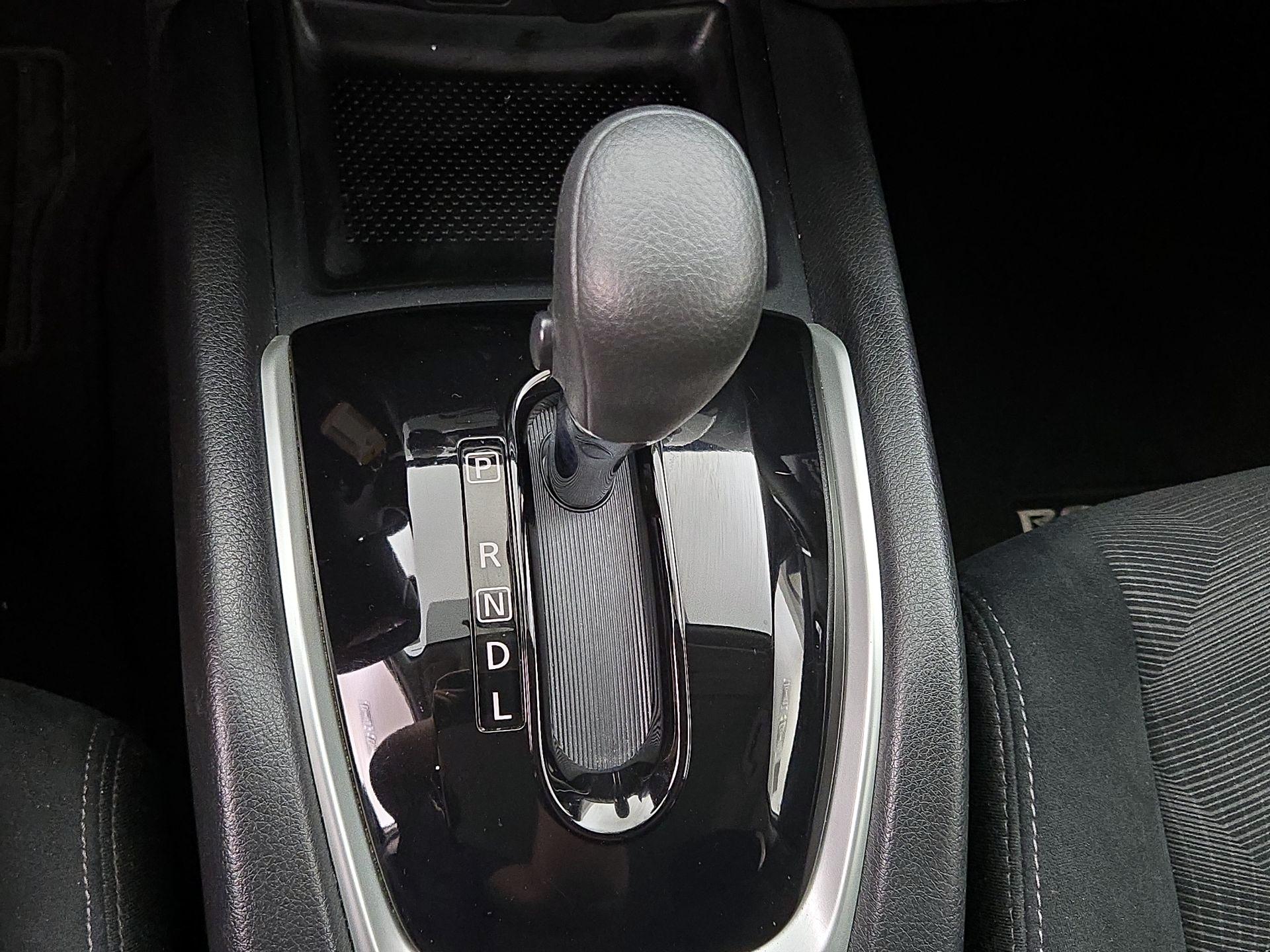 Thumbnail: 2016 Nissan Rogue - 17