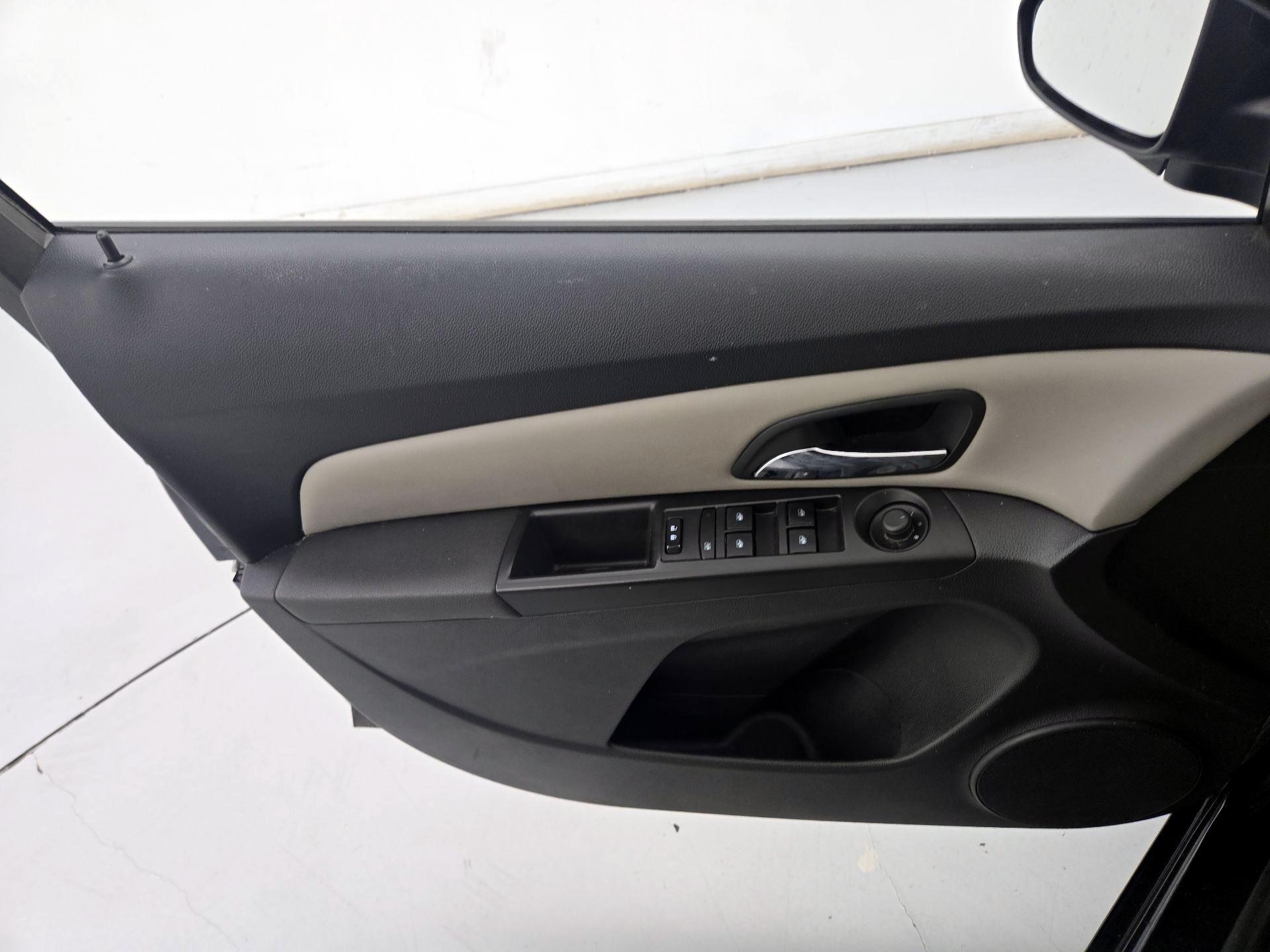 Thumbnail: 2015 Chevrolet Cruze - 12