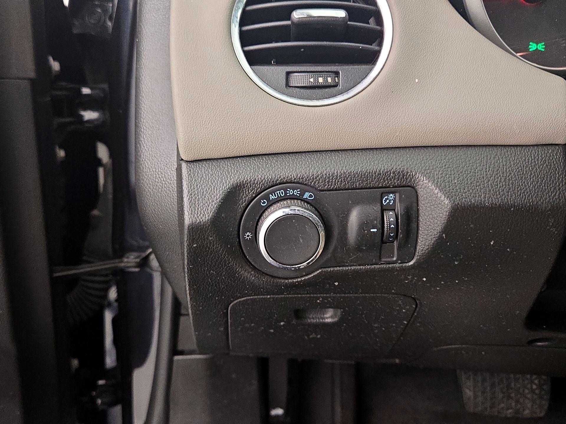 Thumbnail: 2015 Chevrolet Cruze - 13