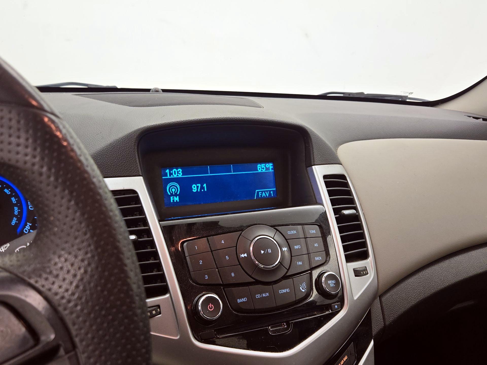 Thumbnail: 2015 Chevrolet Cruze - 14