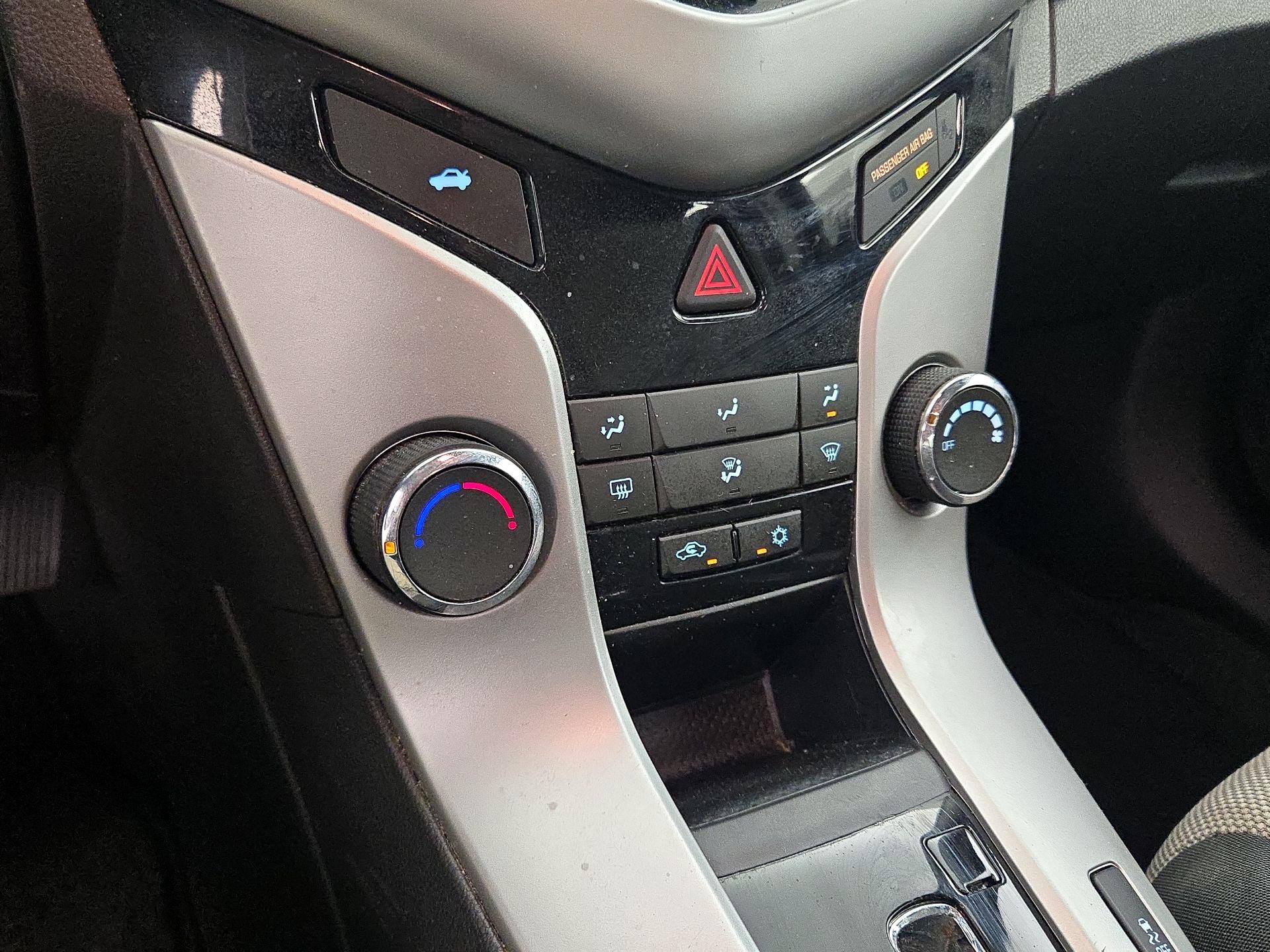 Thumbnail: 2015 Chevrolet Cruze - 15