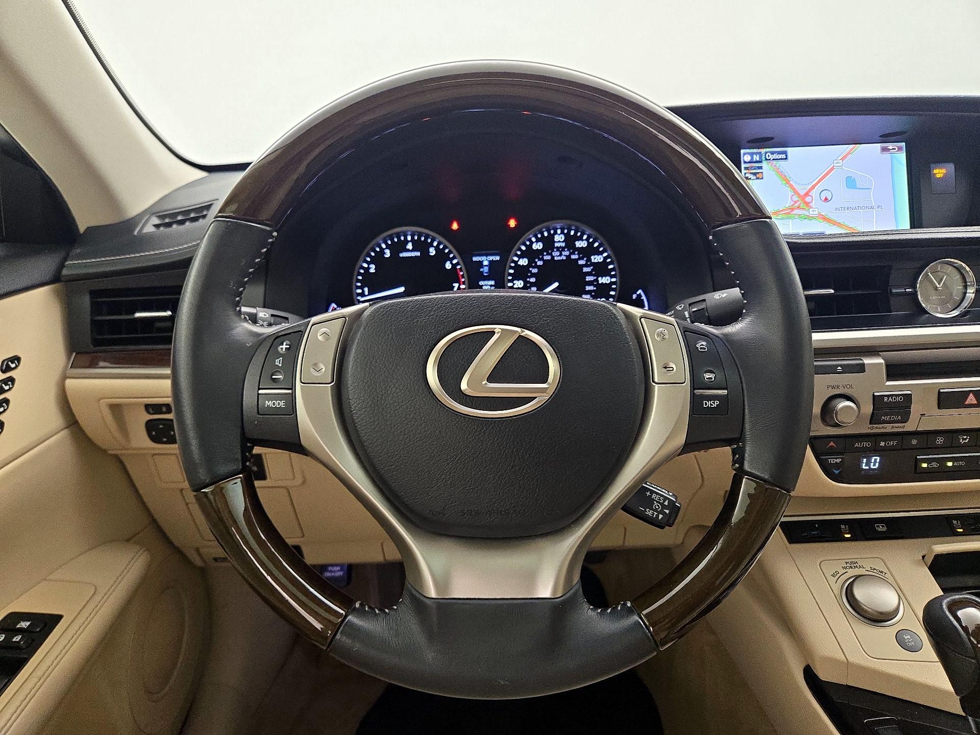 Thumbnail: 2015 Lexus ES - 10