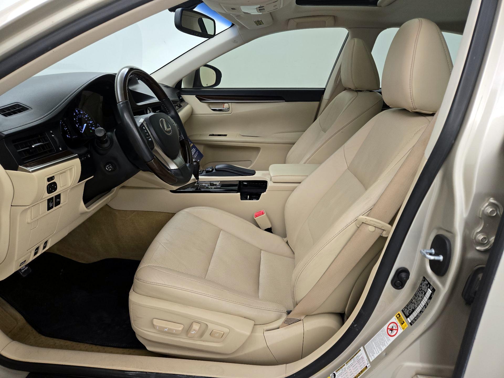 Thumbnail: 2015 Lexus ES - 11