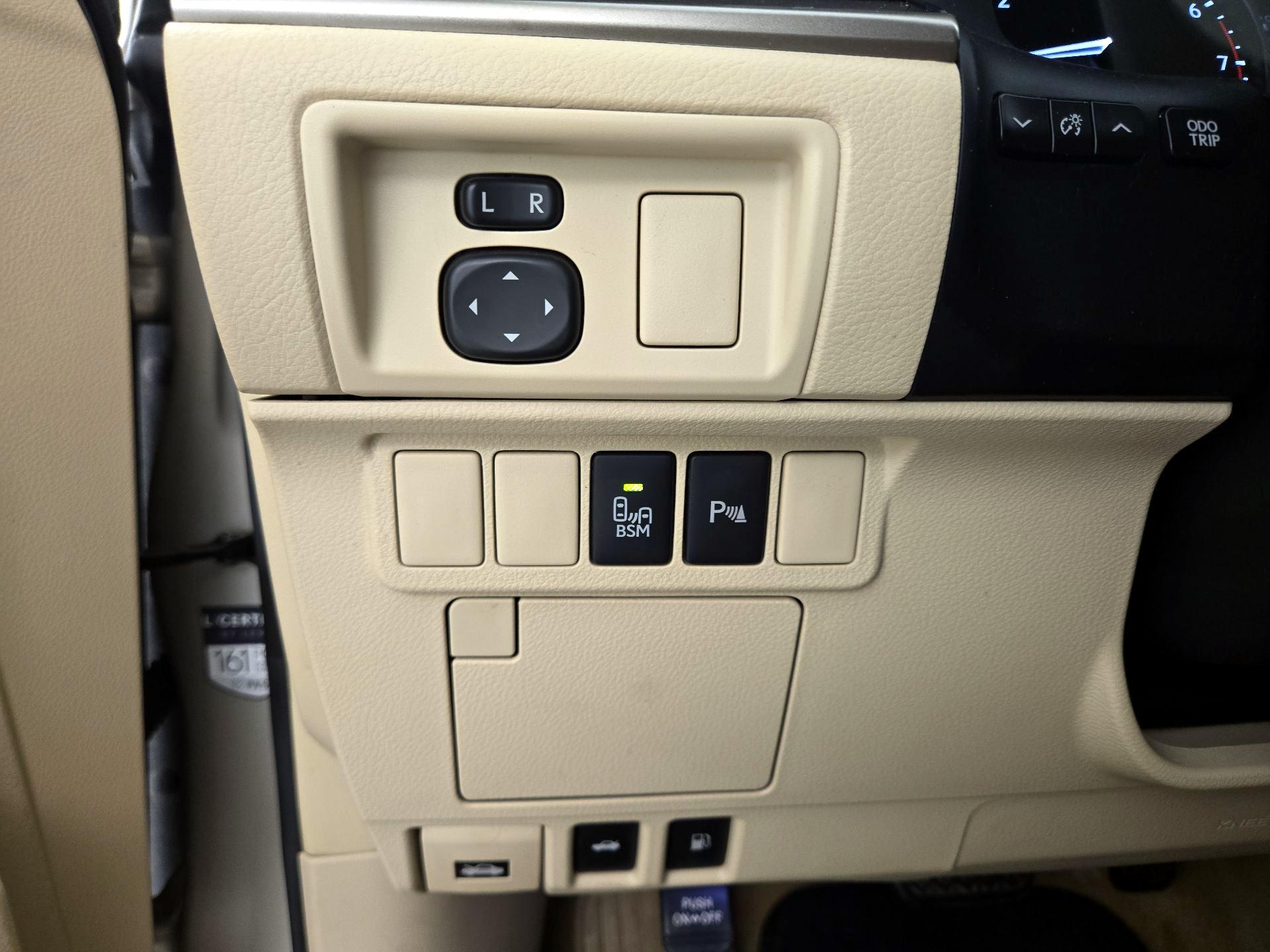 Thumbnail: 2015 Lexus ES - 13
