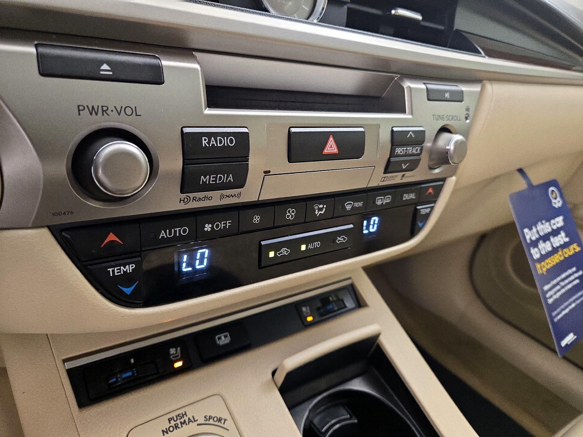 Thumbnail: 2015 Lexus ES - 17