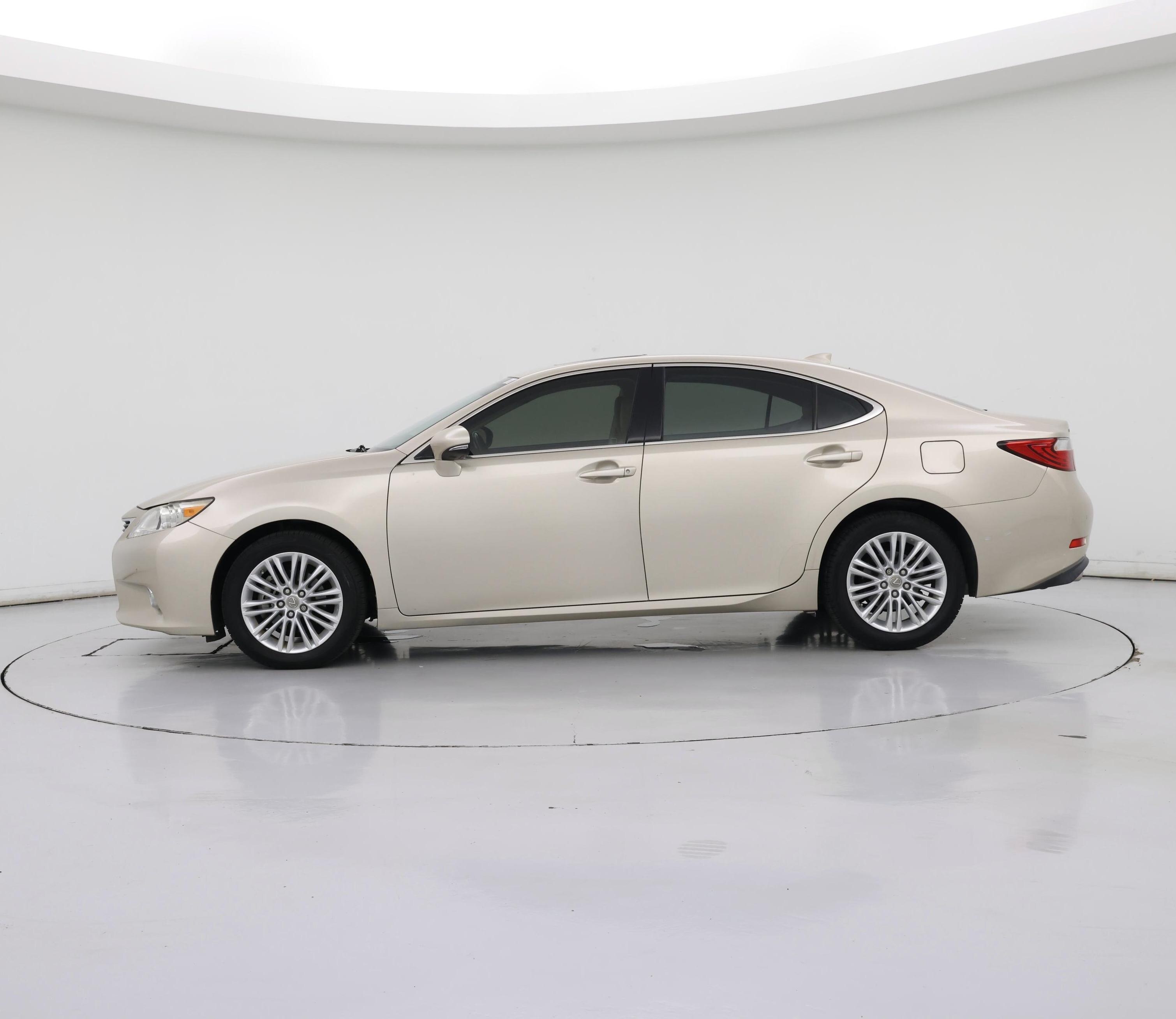 Thumbnail: 2015 Lexus ES - 3