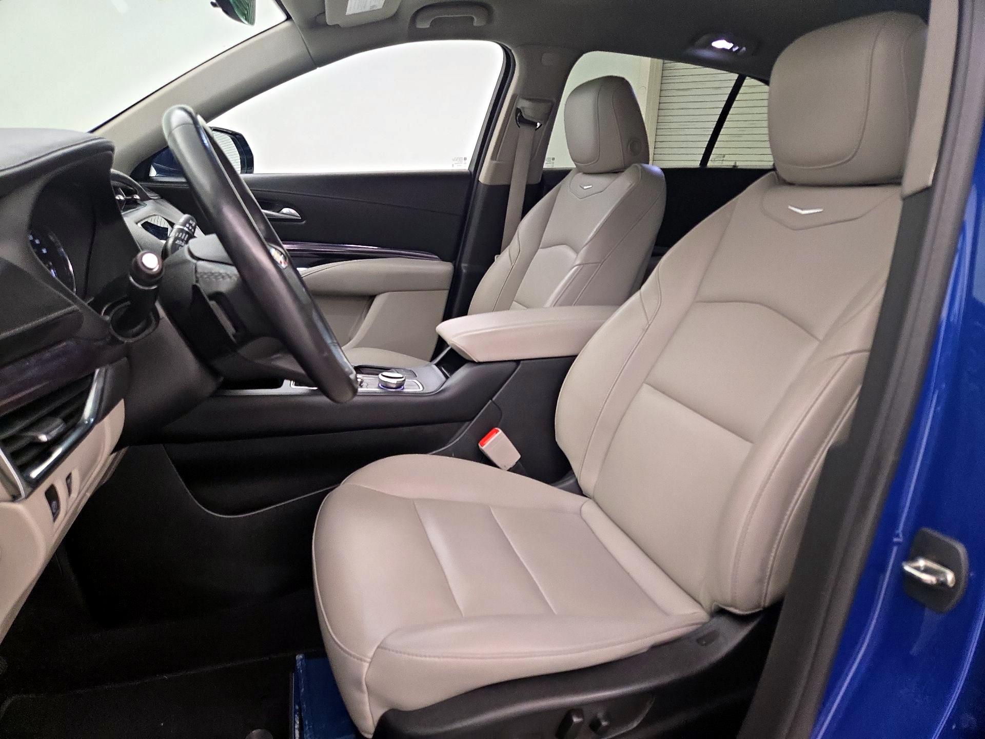 Thumbnail: 2023 Cadillac XT4 - 11