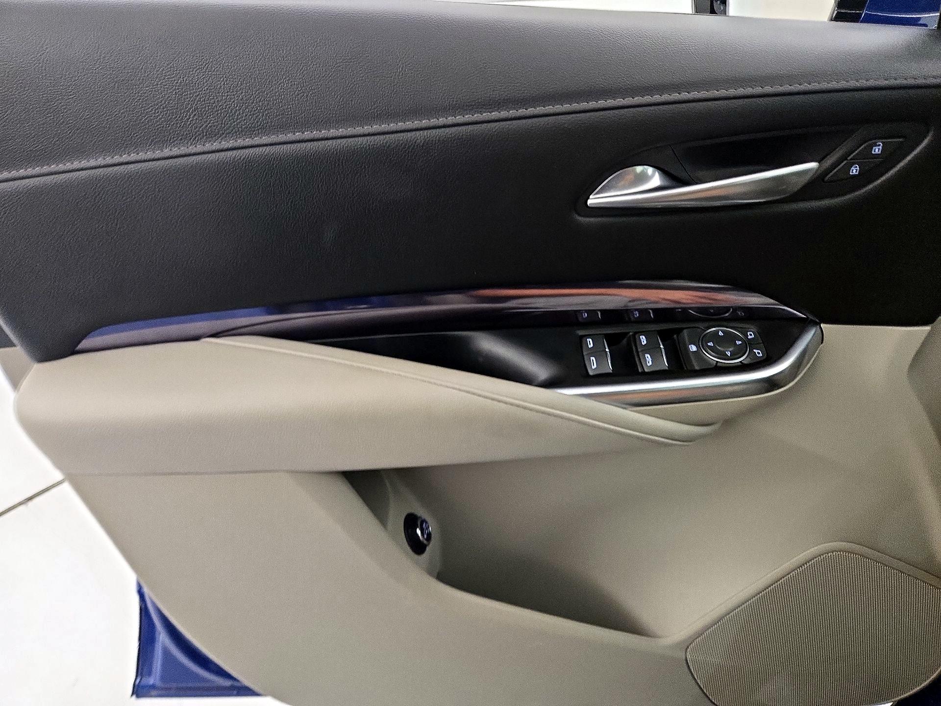 Thumbnail: 2023 Cadillac XT4 - 12