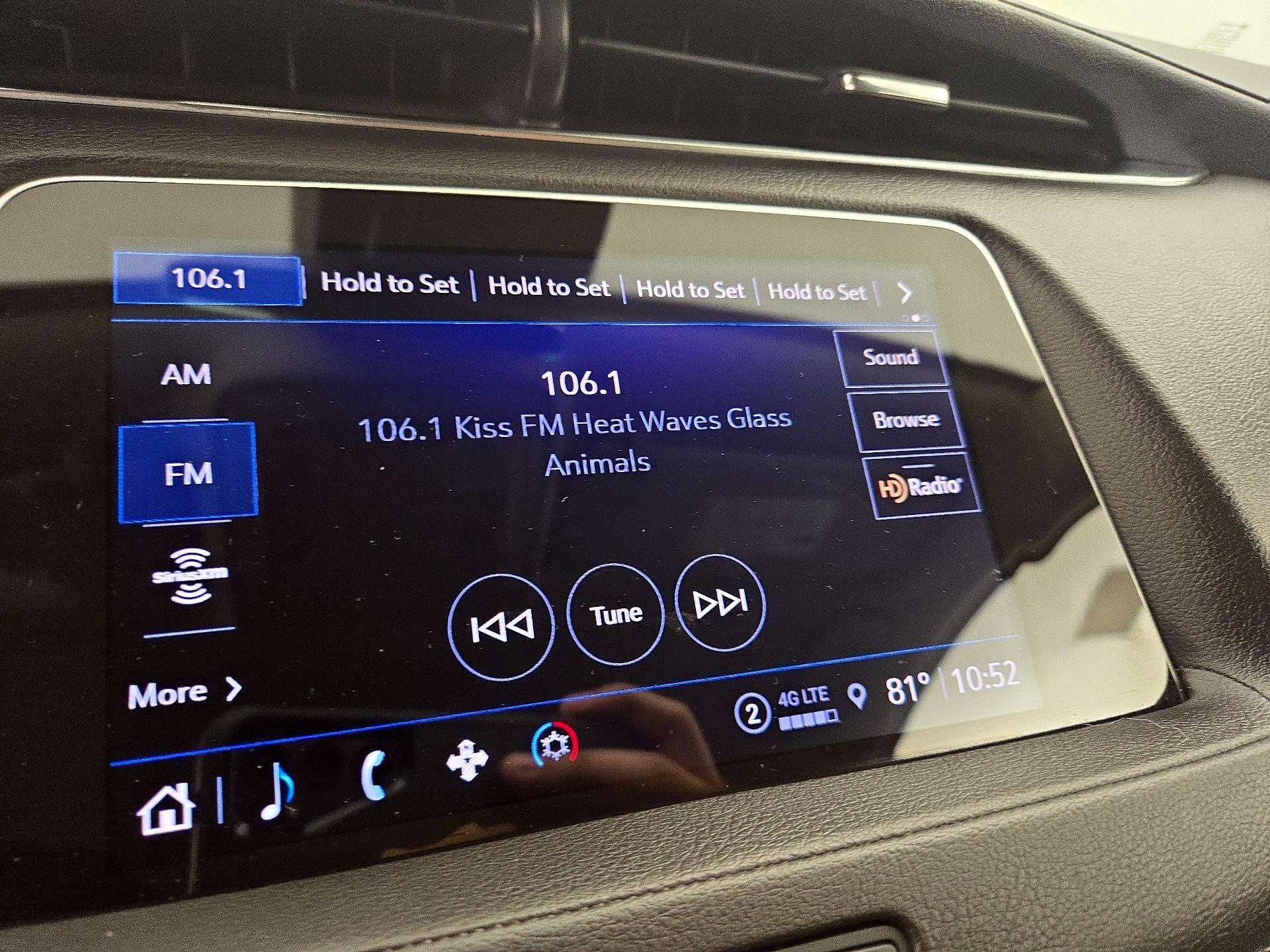 Thumbnail: 2023 Cadillac XT4 - 15