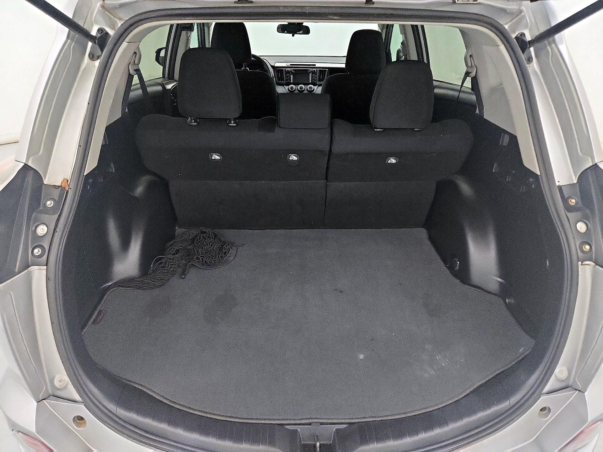 Thumbnail: 2017 Toyota RAV4 - 20