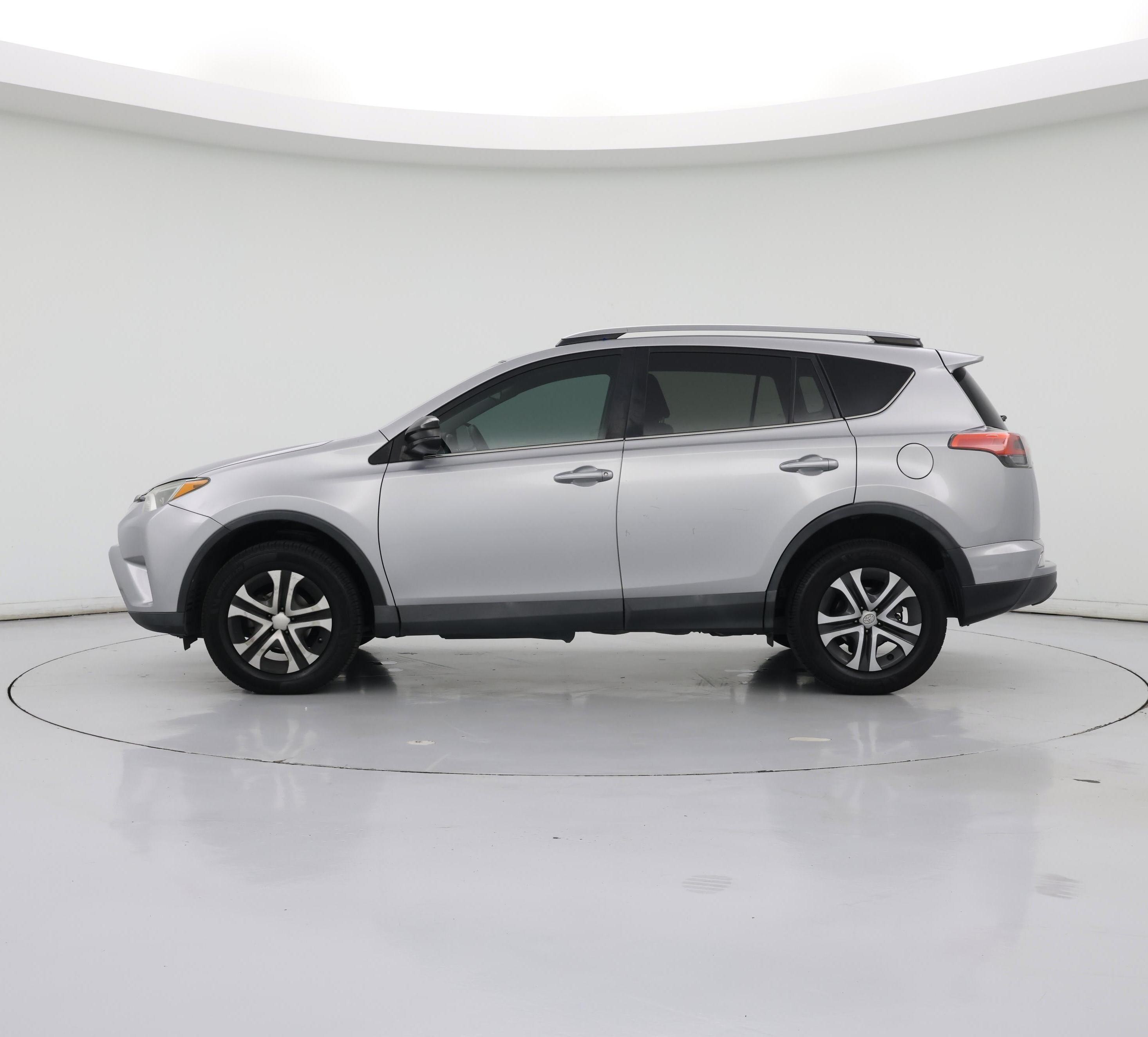 Thumbnail: 2017 Toyota RAV4 - 3